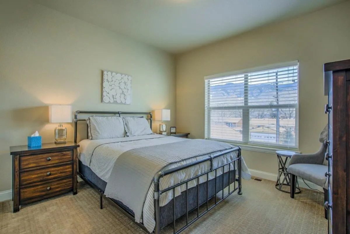 4BD Pikes Peak Views Minutes to Hiking & Dining