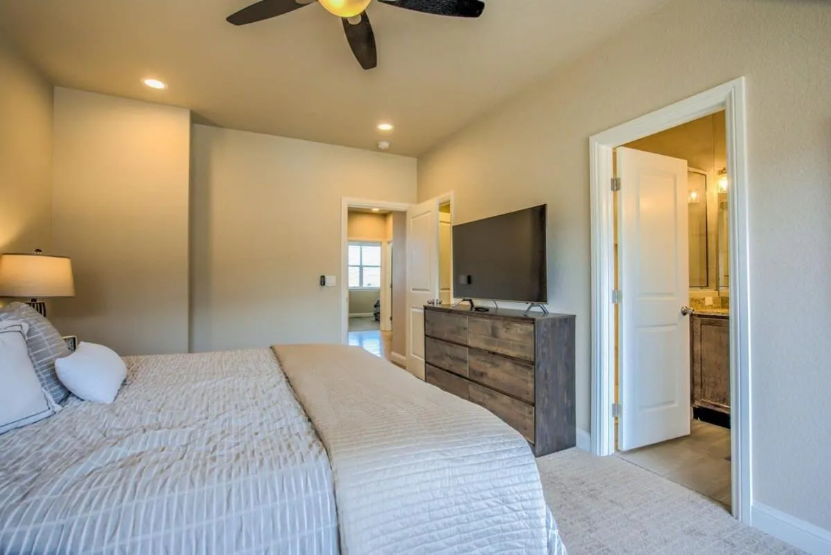 4BD Pikes Peak Views Minutes to Hiking & Dining