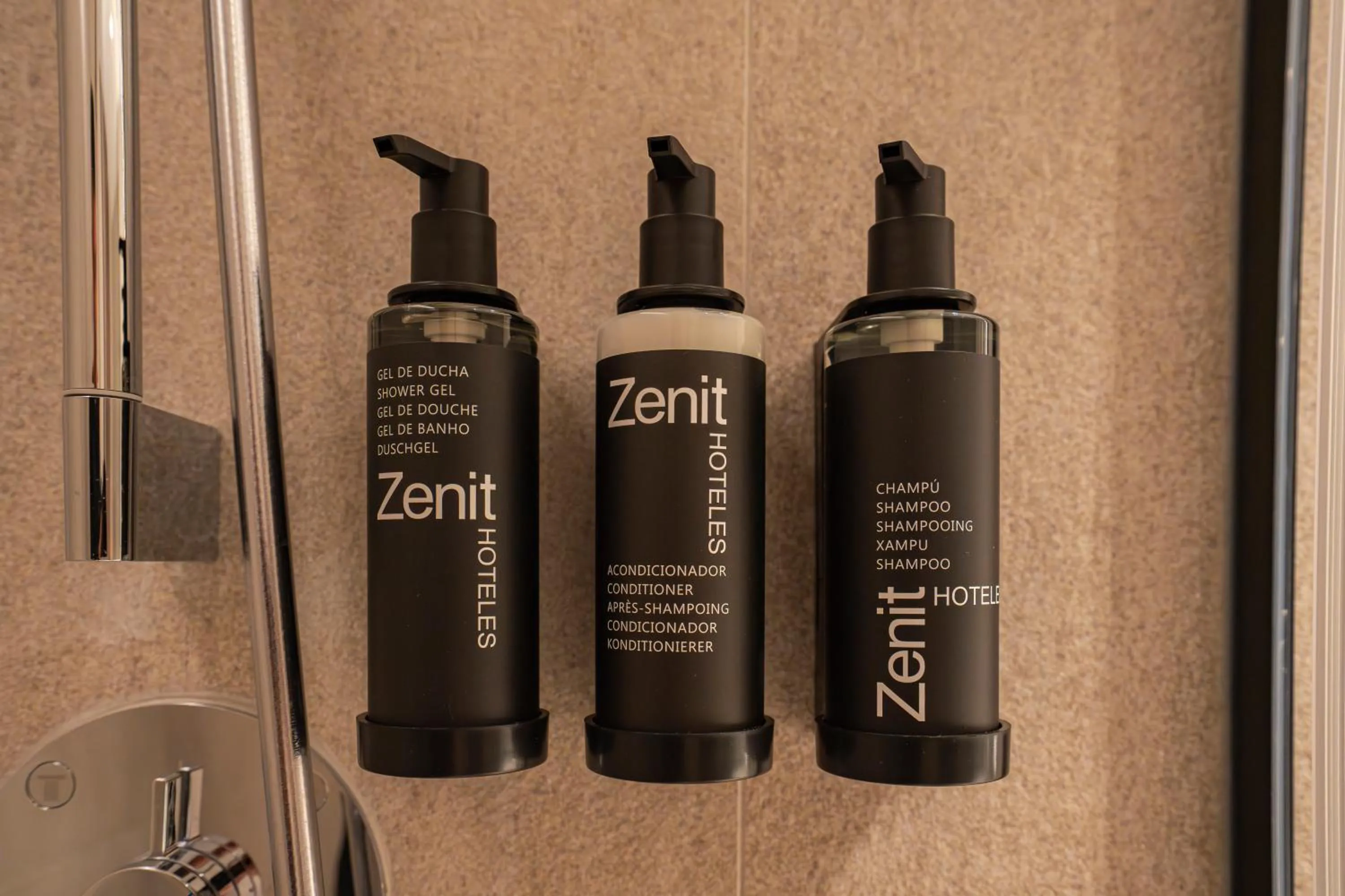 Shower in Zenit Borrell