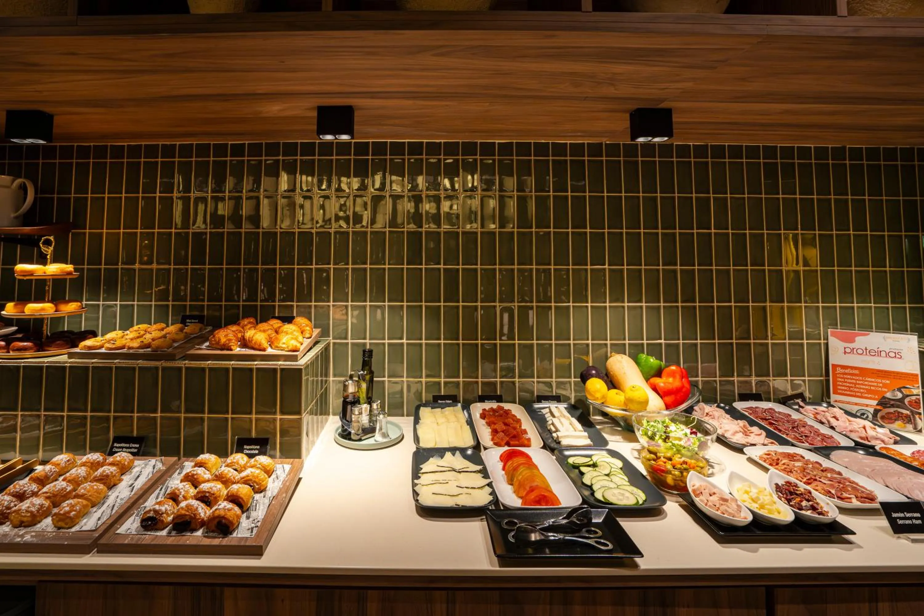 Buffet breakfast in Zenit Borrell