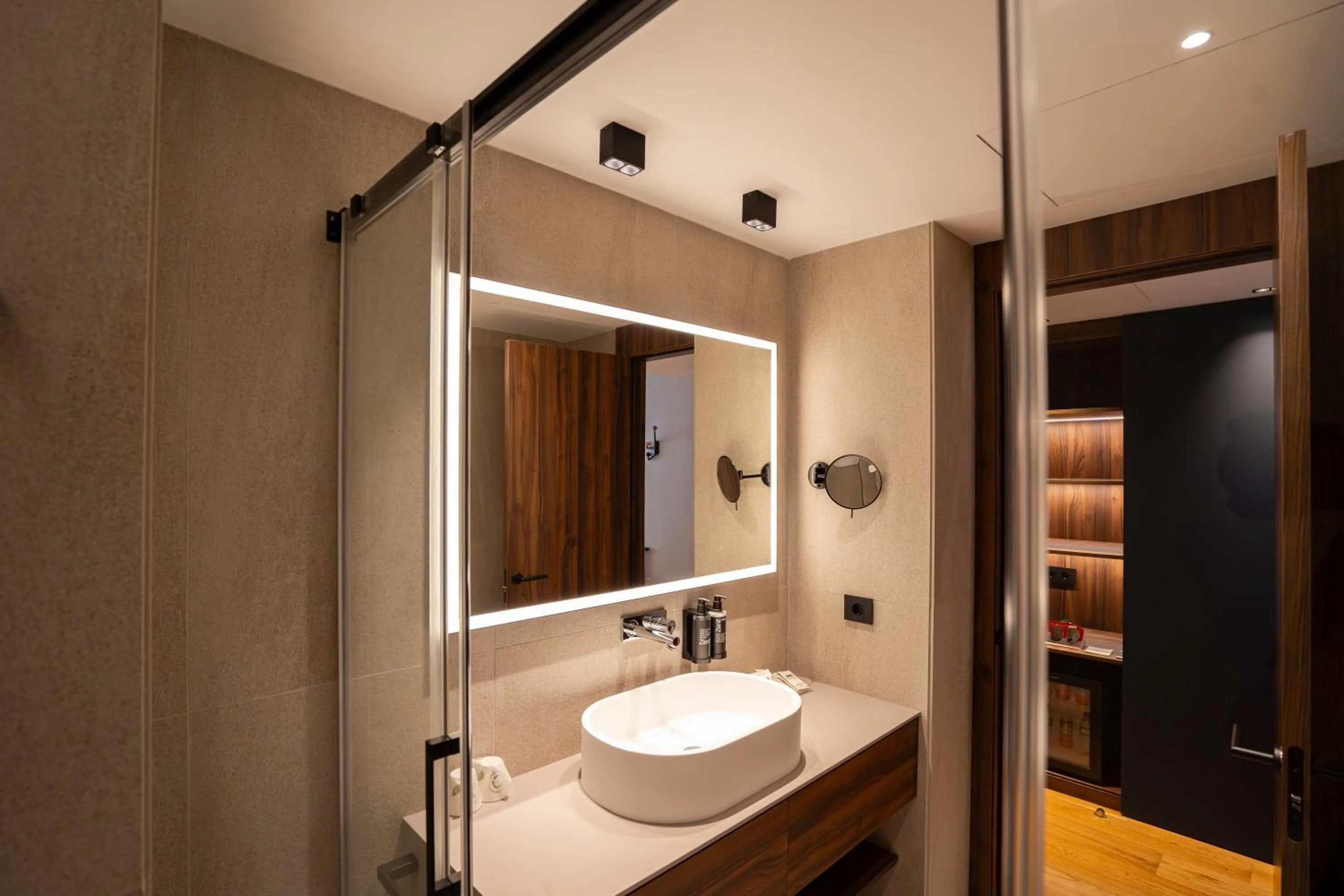 Shower in Zenit Borrell