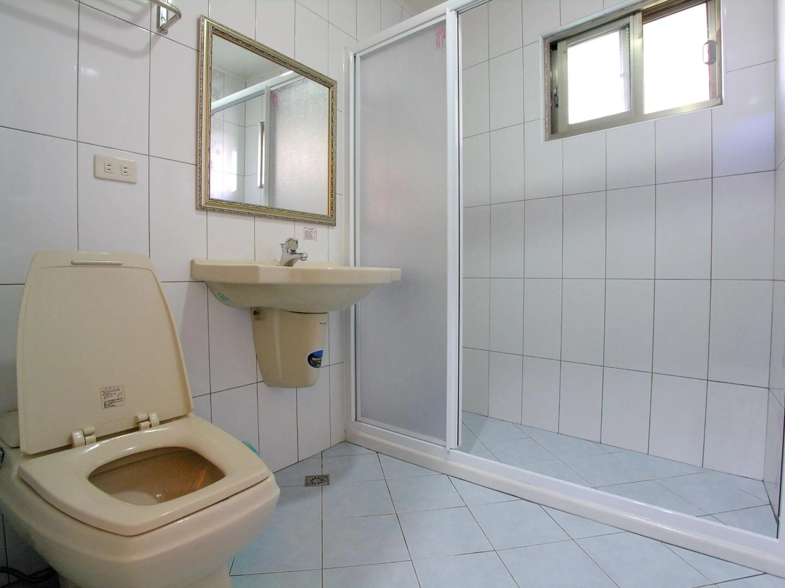 Shower in 墾丁大街Kenting Night Market-福賓別館 Fu Bin Inn免費停車