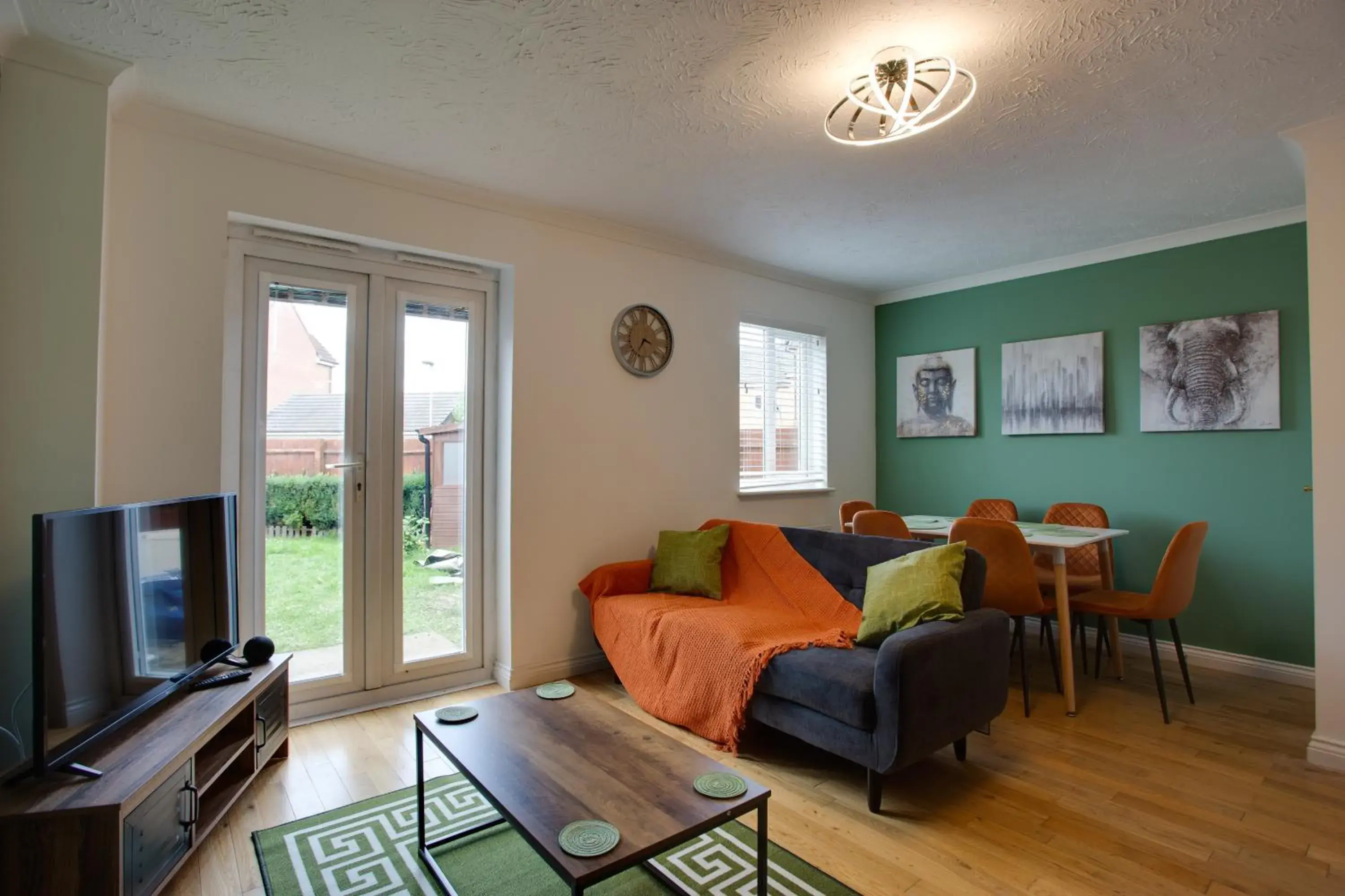 ST AUSTELL - Spacious Home, High Speed Wi-Fi, Free Parking, Garden ST AUSTELL - Spacious Home, High Speed Wi-Fi, Free Parking, Garden