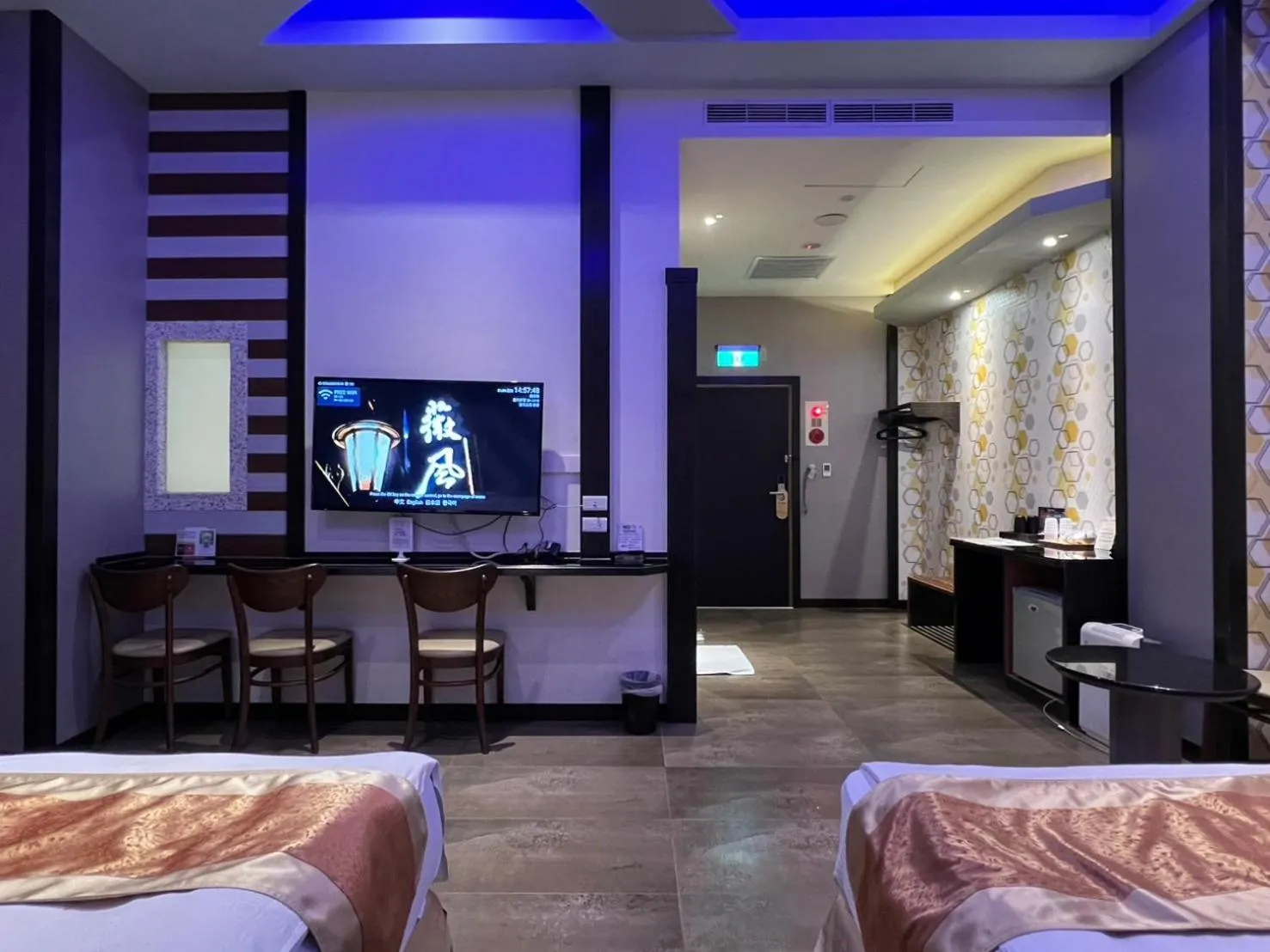 Photo of the whole room, Bed in Wei Feng Exquisite Motel Pintung Branch