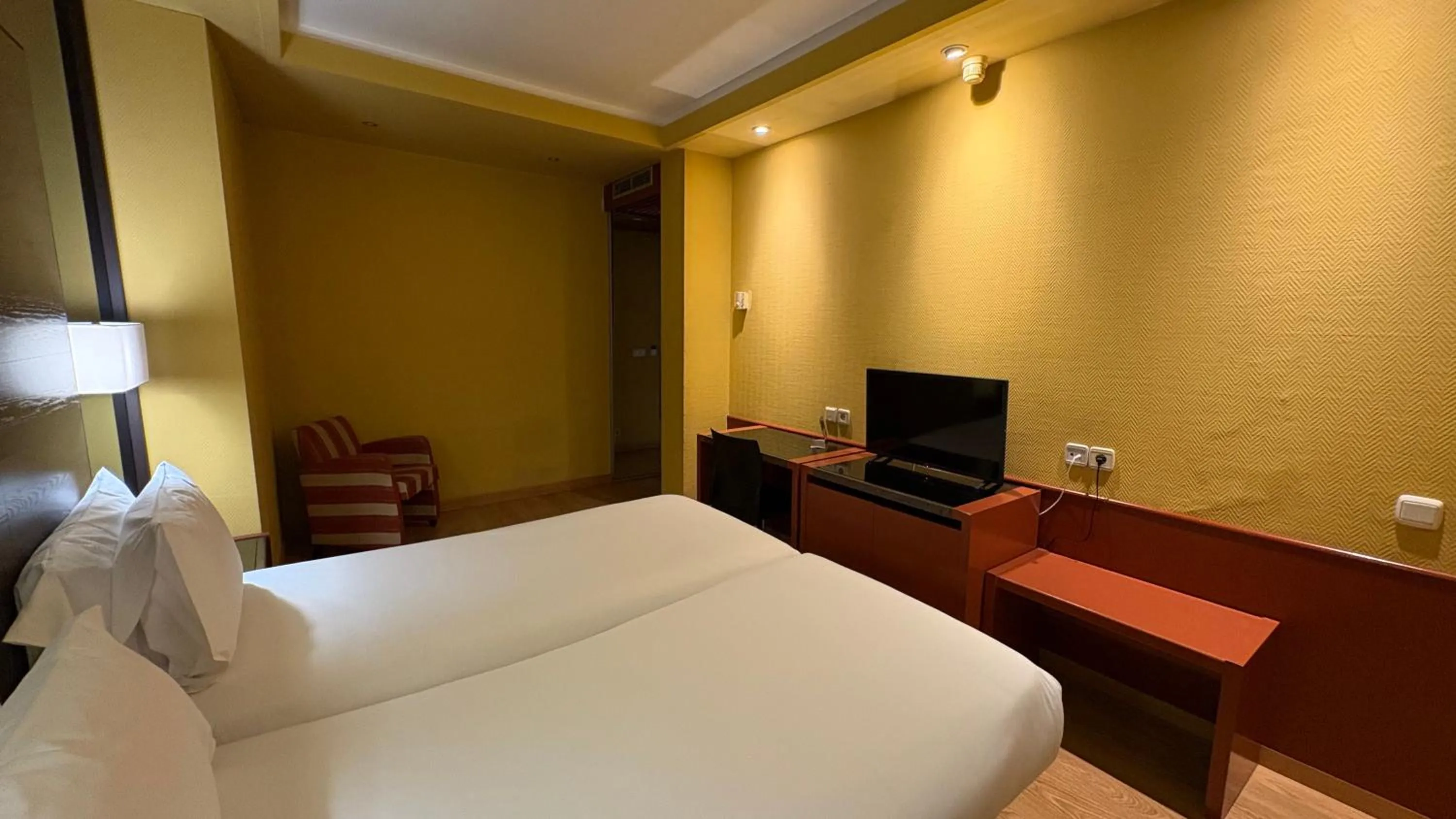 Bedroom, Bed in B&B HOTEL Burgos