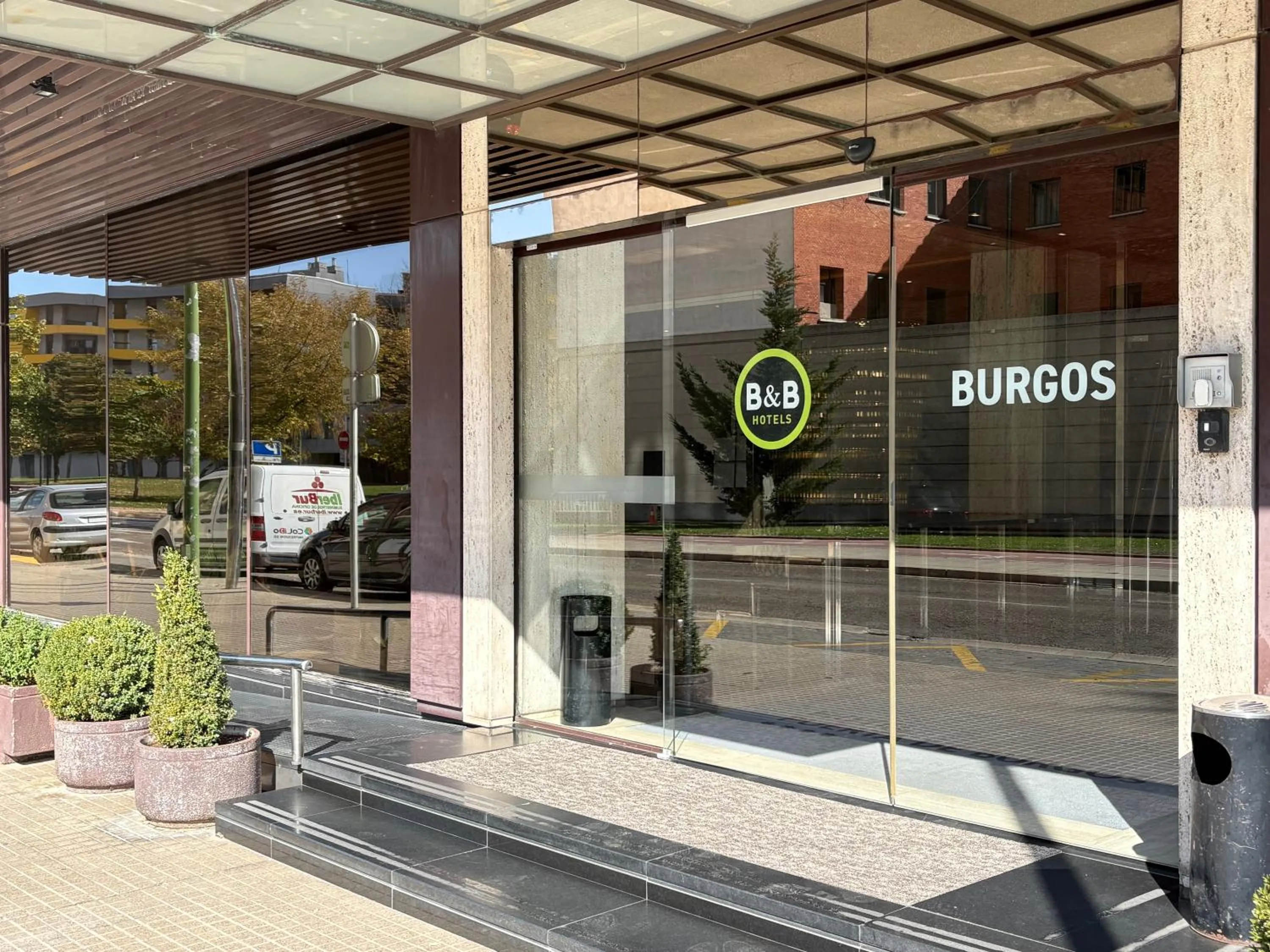 Facade/entrance in B&B HOTEL Burgos