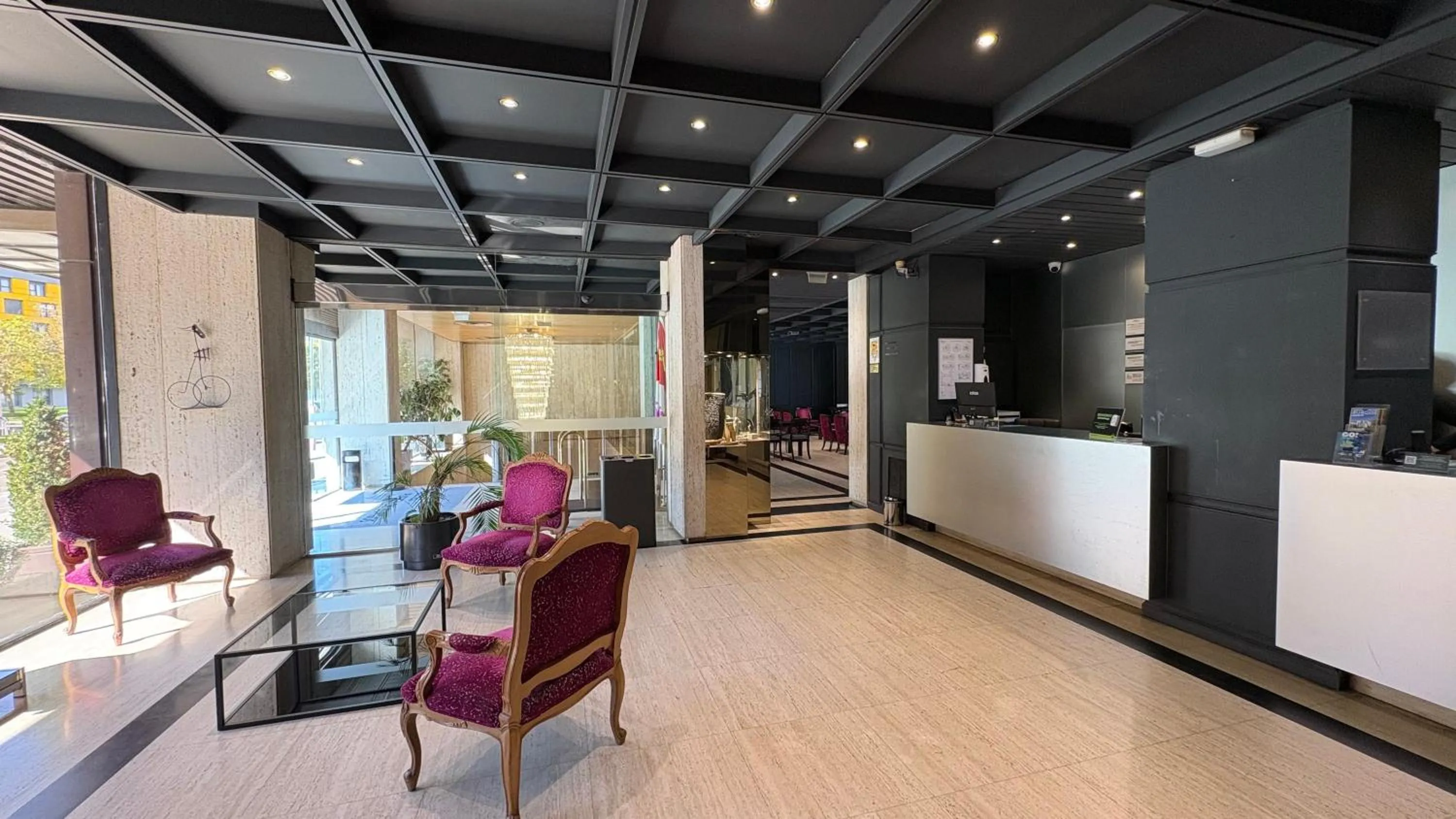 Lobby or reception in B&B HOTEL Burgos