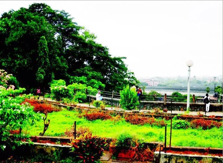 Garden view in Royal Park Hotel Dockyard