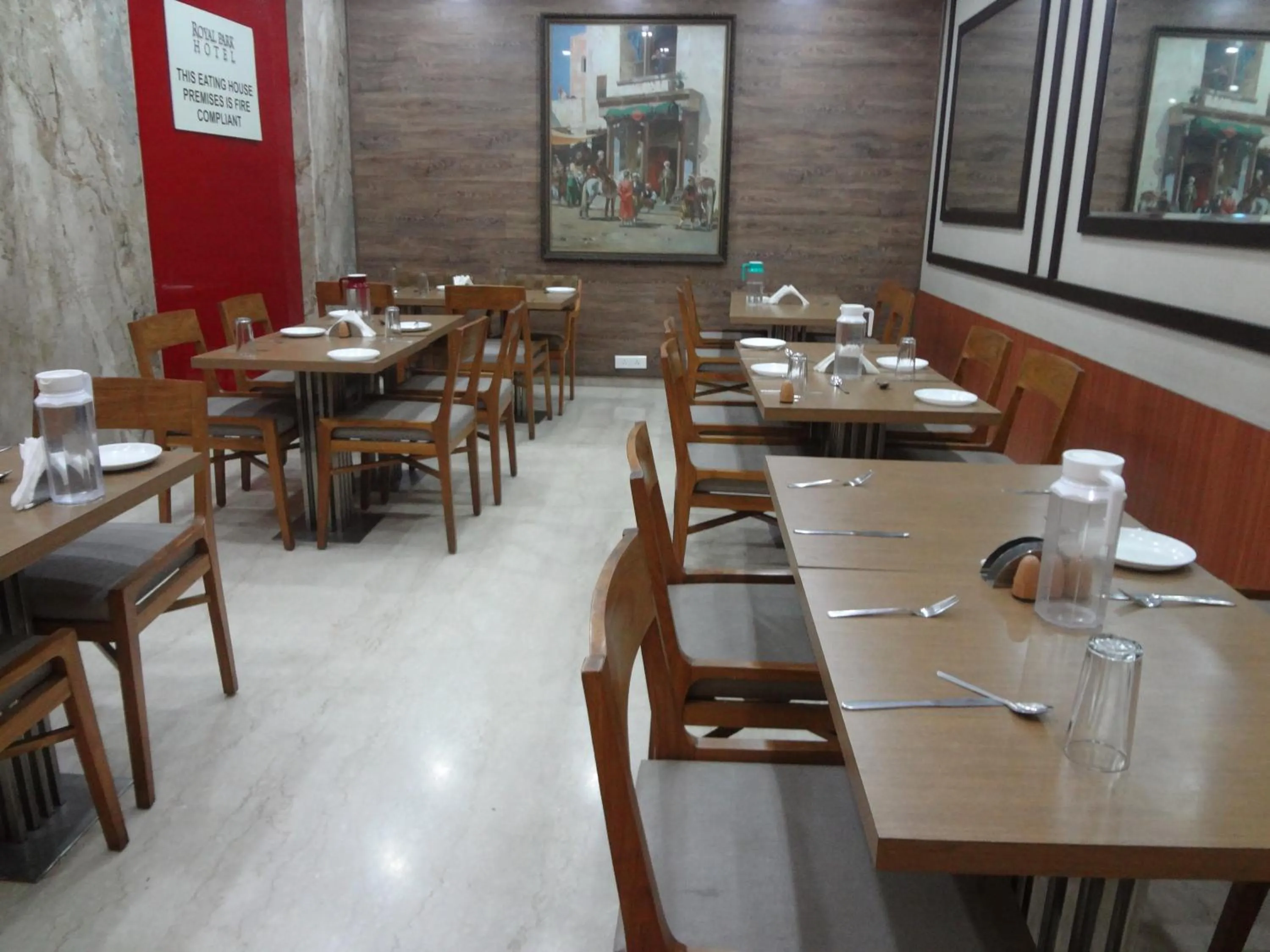 Restaurant/places to eat in Royal Park Hotel Dockyard