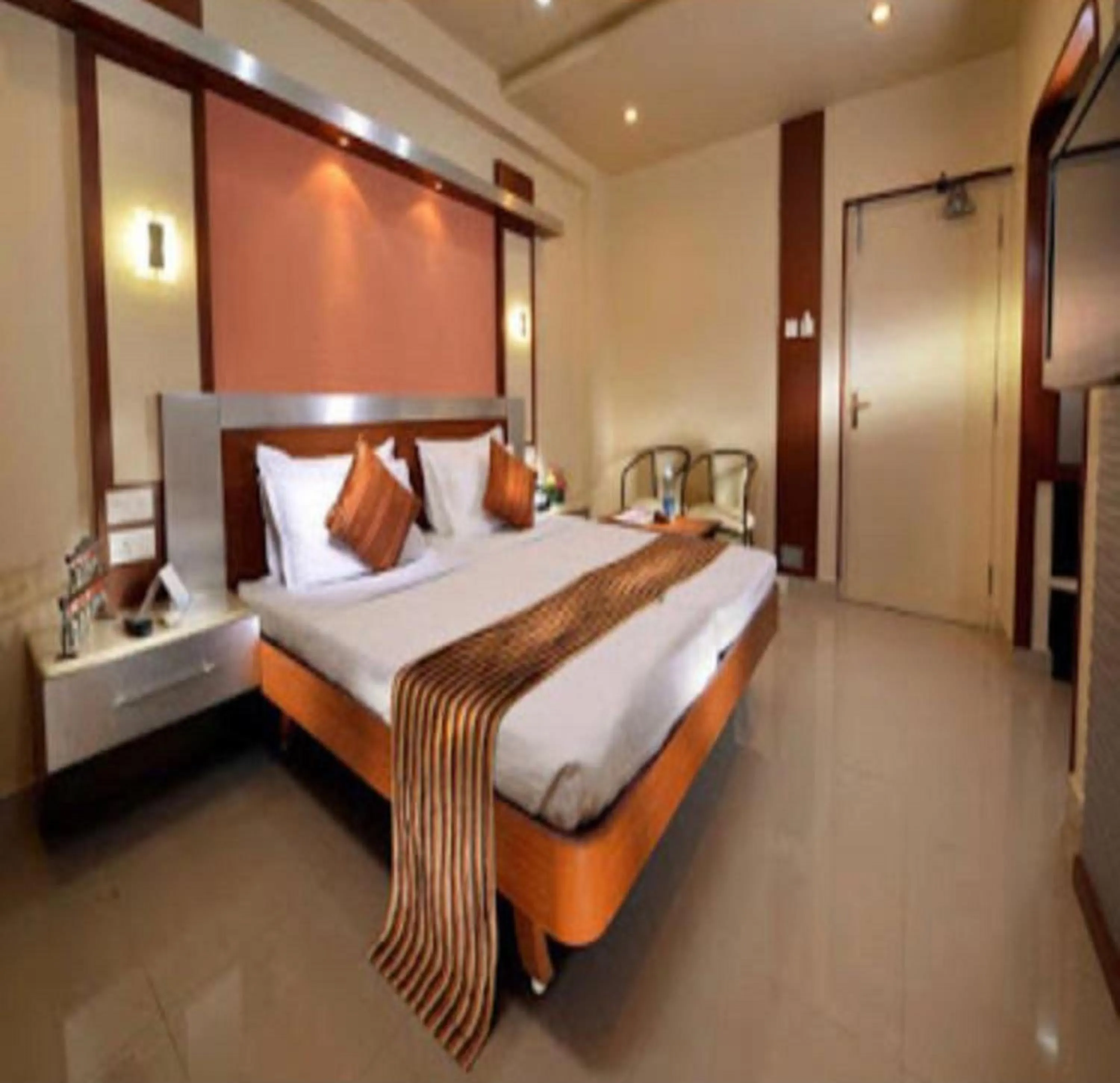 Photo of the whole room, Bed in NavaRATNA Delight