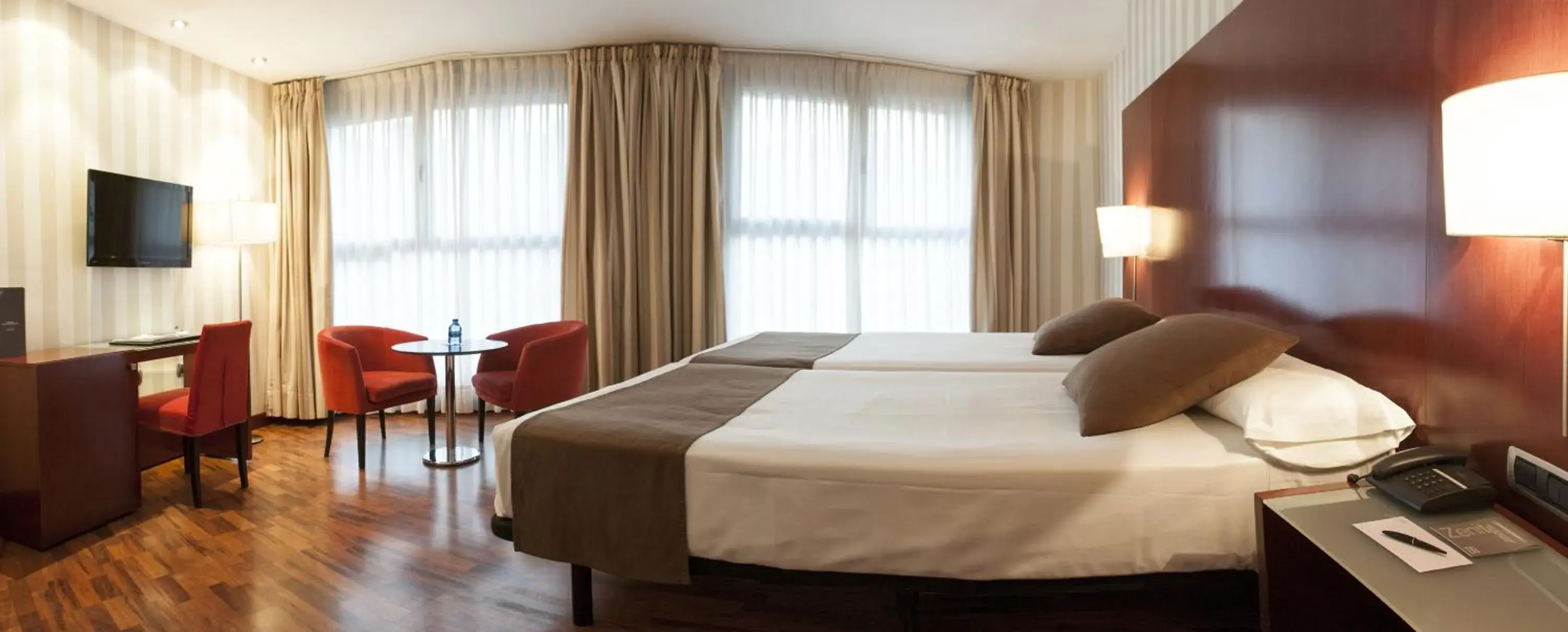 Day, Bed in Zenit Lleida Day, Bed in Zenit Lleida