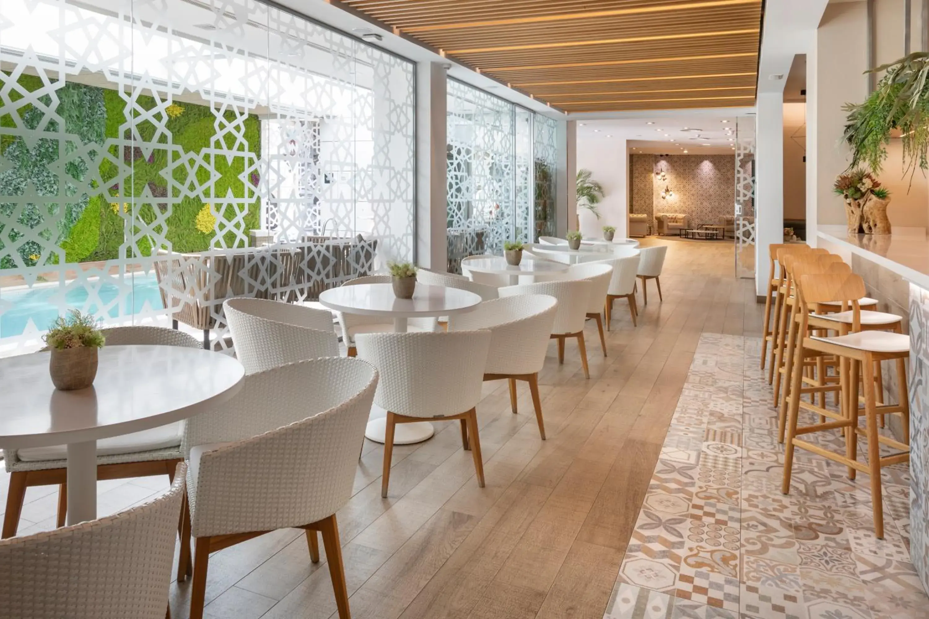 Restaurant/places to eat in Catalonia Giralda Restaurant/places to eat in Catalonia Giralda