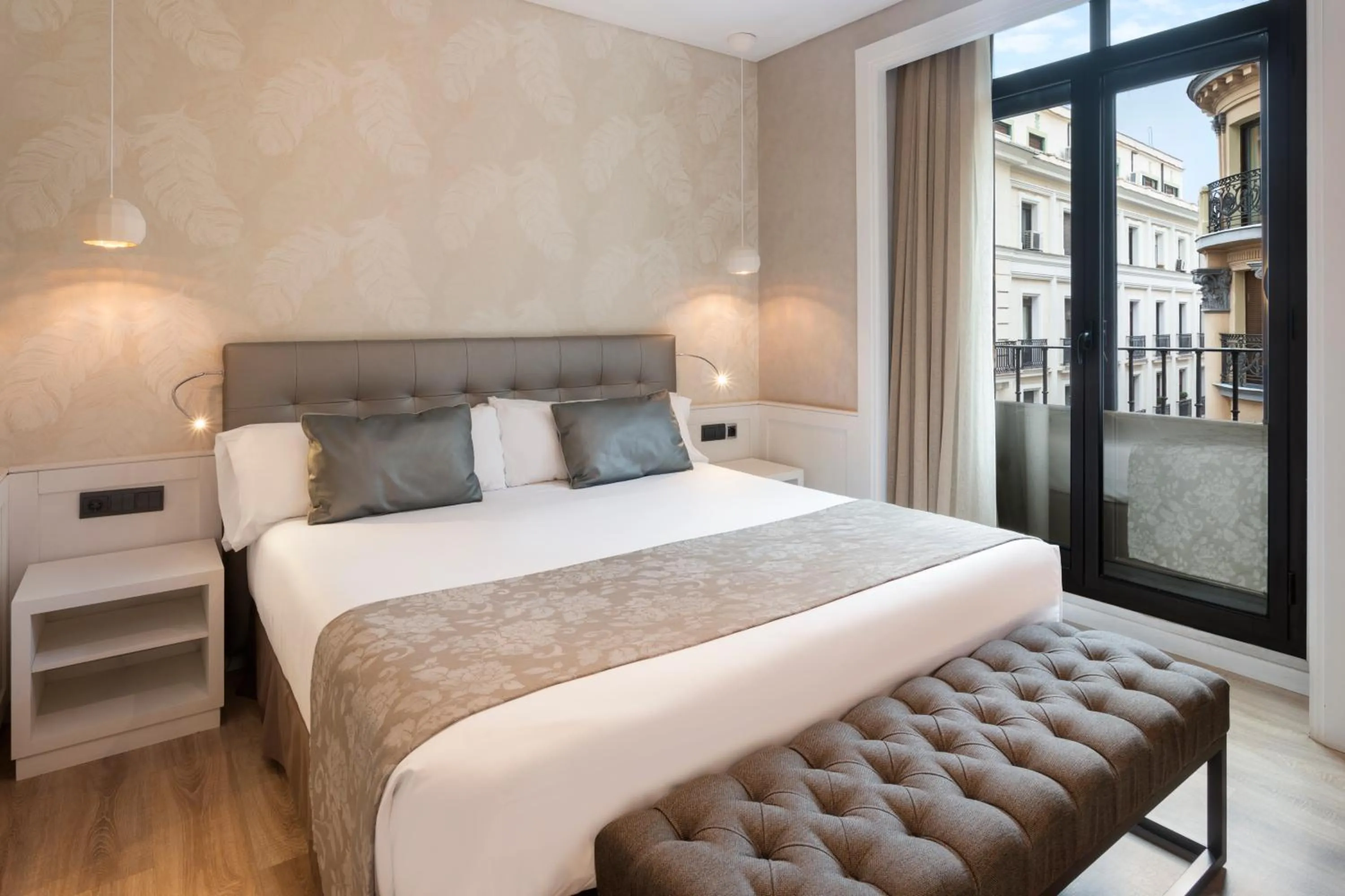 Bed in Catalonia Puerta del Sol