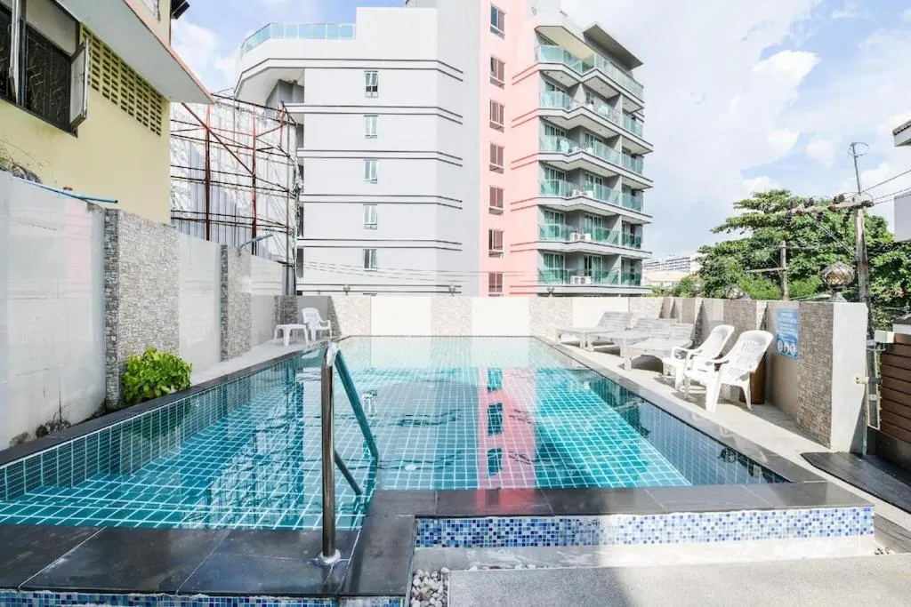 Swimming pool in The ESSE Hotel Pattaya