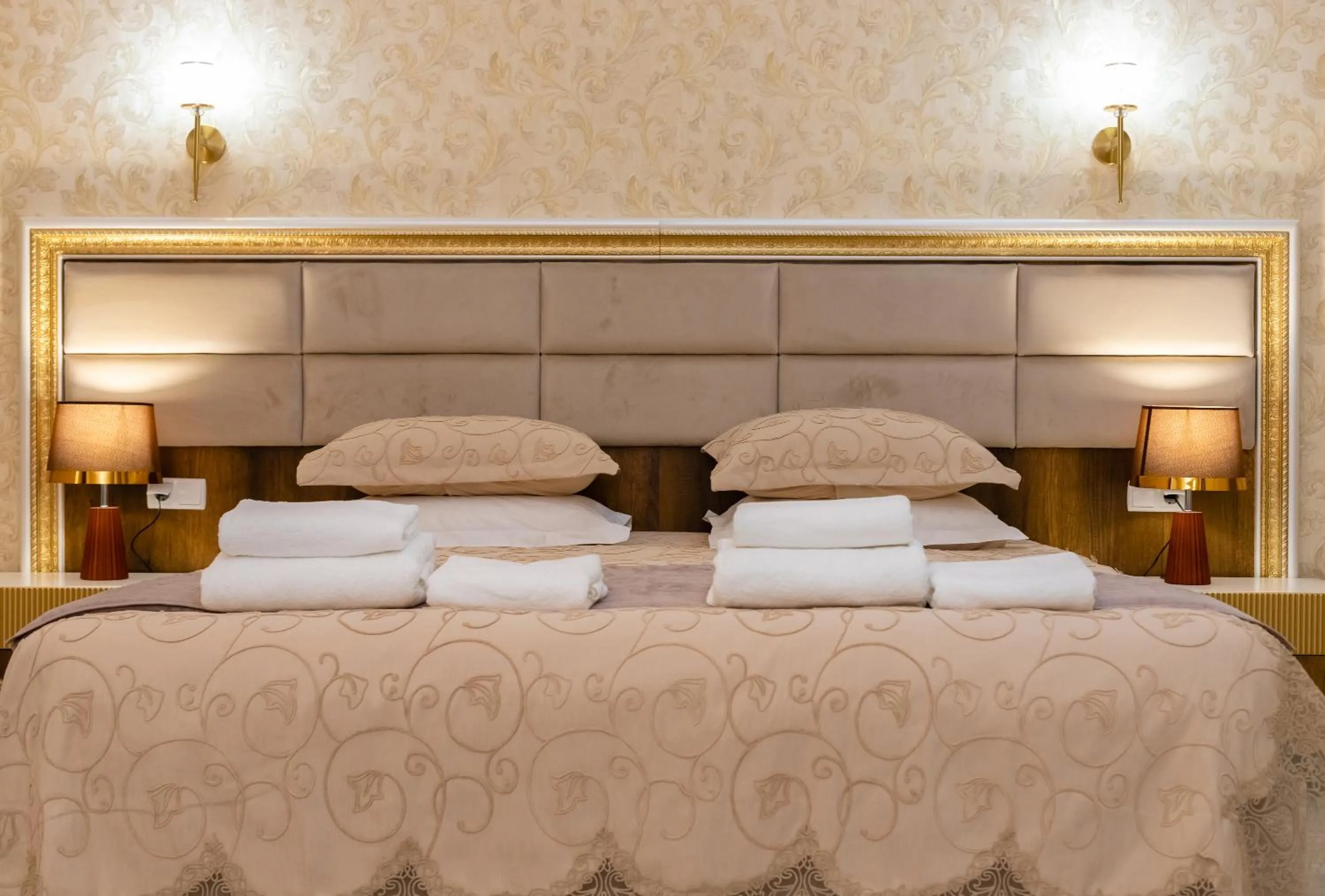 Area and facilities, Bed in Renaissance Boutique Hotel