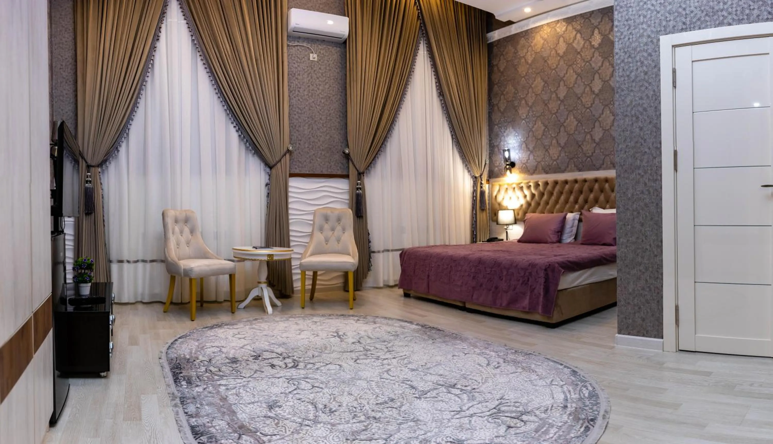 Photo of the whole room, Bed in Renaissance Boutique Hotel