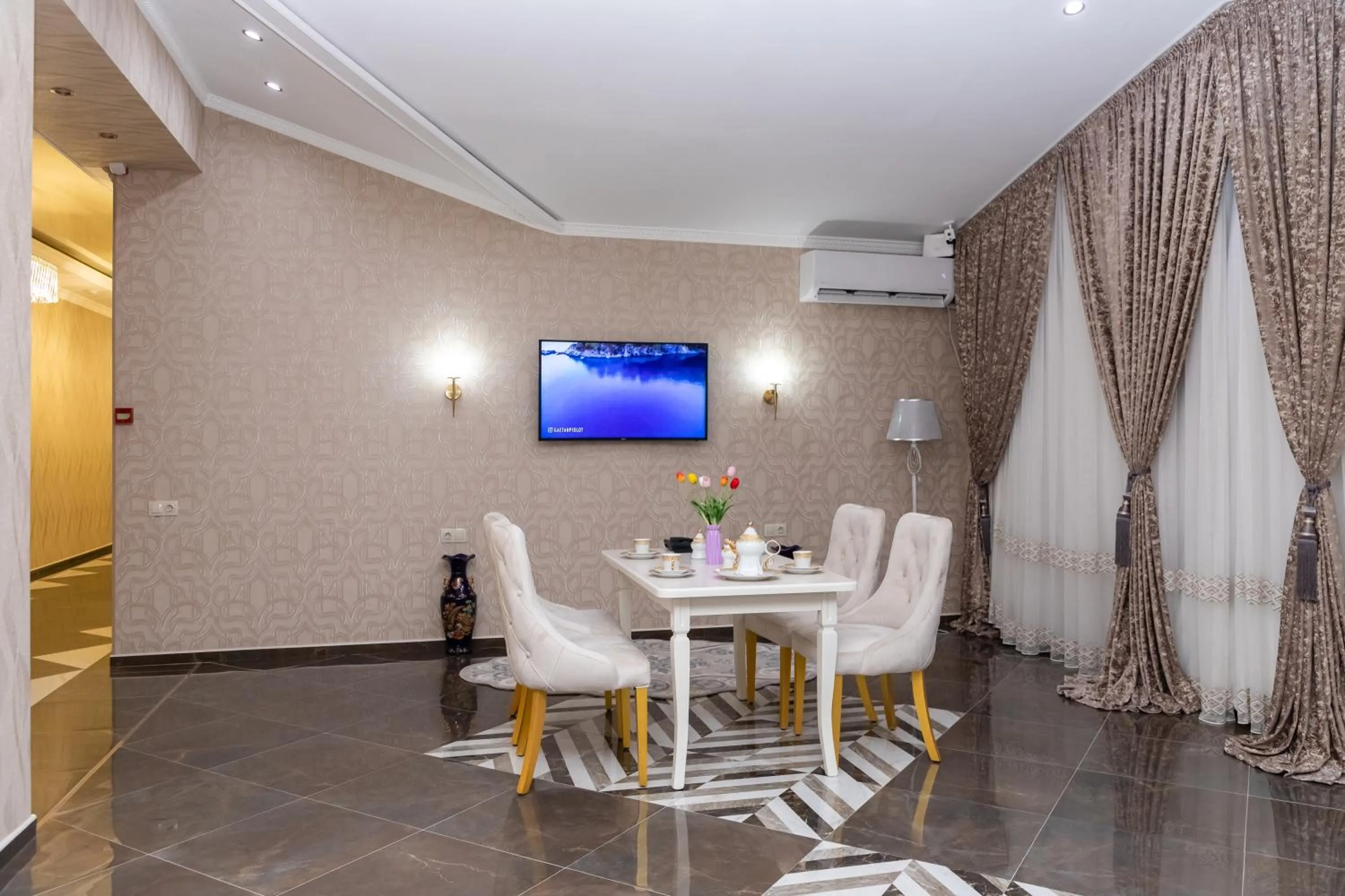 Living room in Renaissance Boutique Hotel