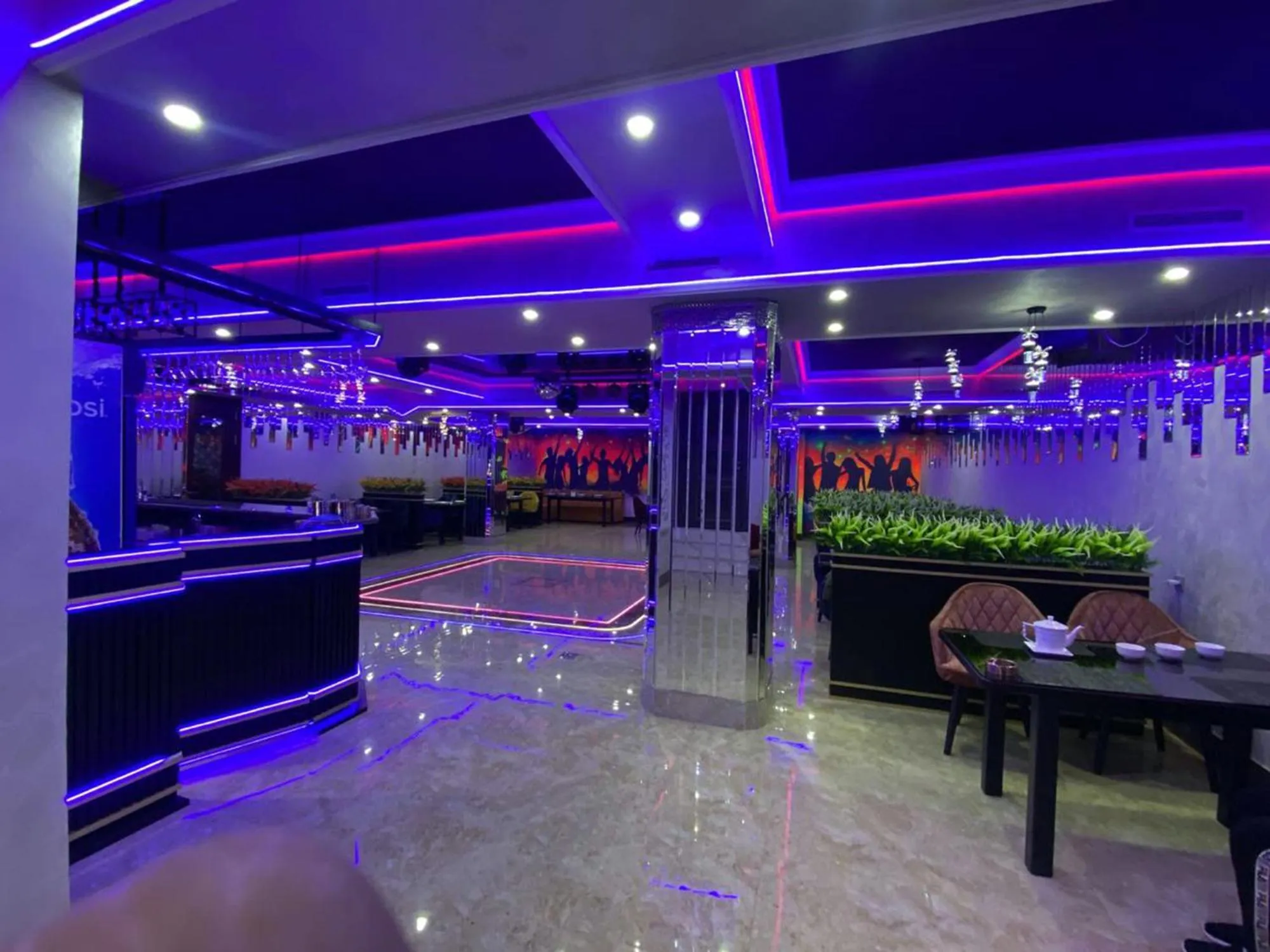 Restaurant/places to eat in Renaissance Boutique Hotel