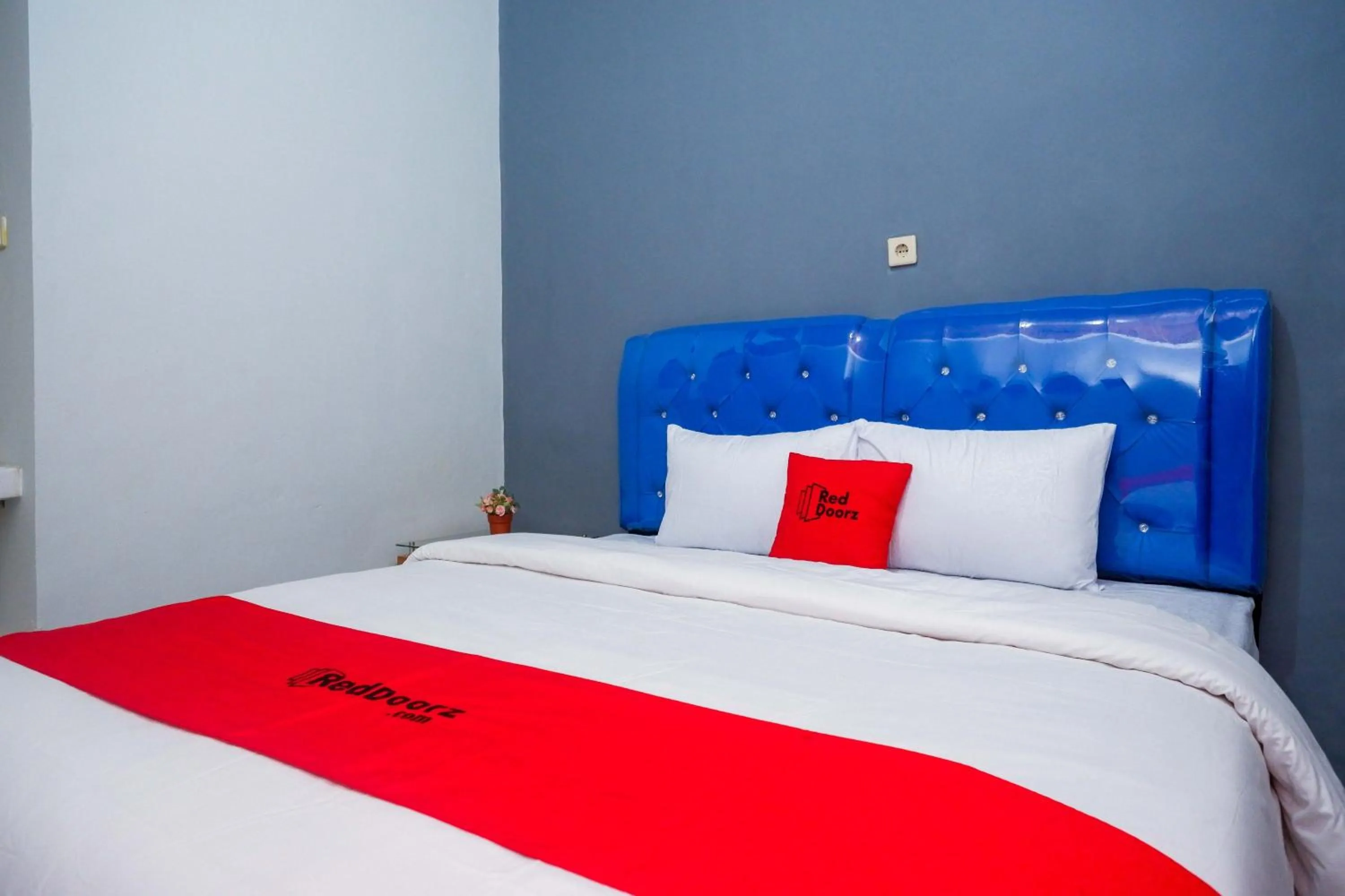 Bedroom, Bed in RedDoorz at Pakuncen Malioboro Yogyakarta