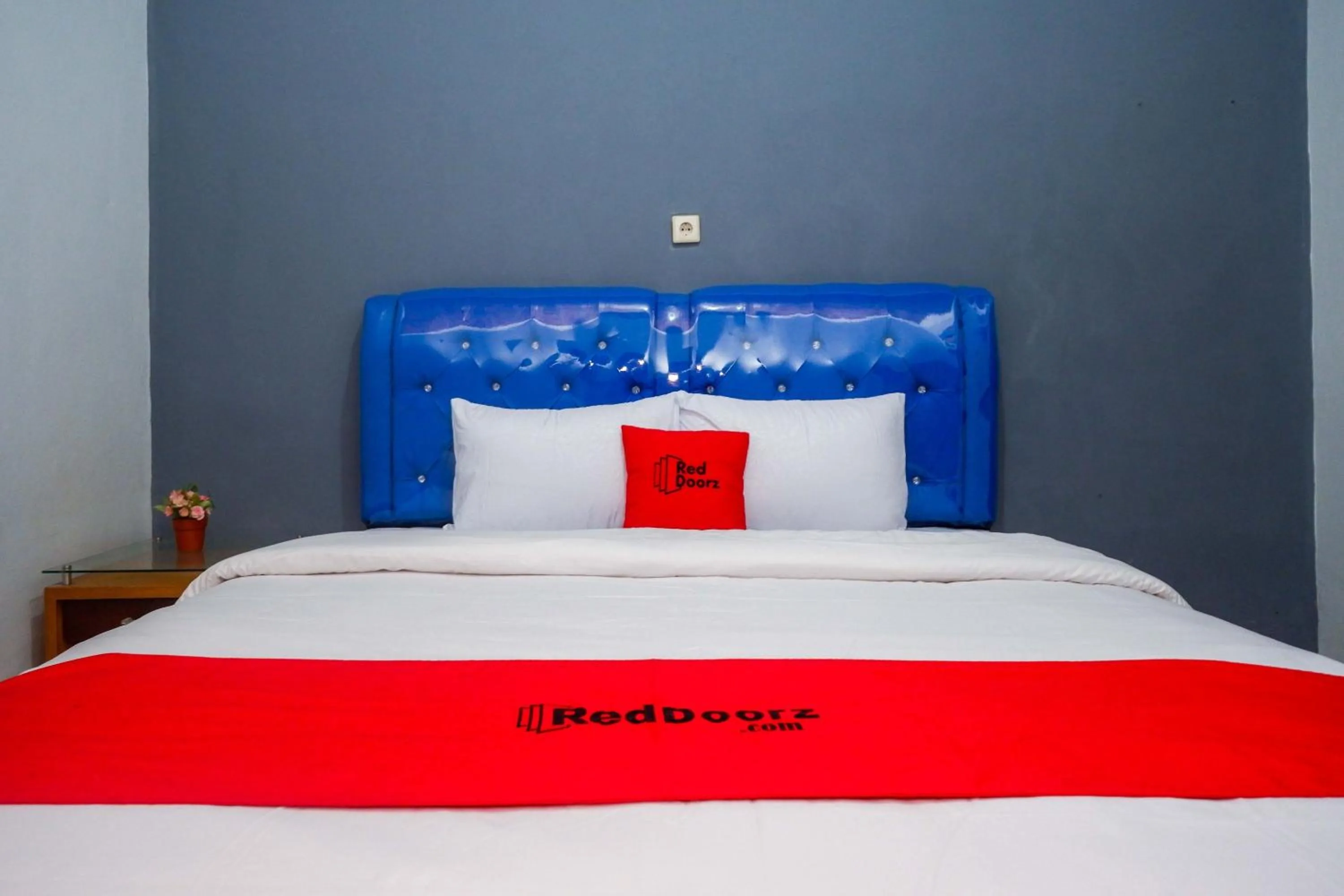 Bedroom, Bed in RedDoorz at Pakuncen Malioboro Yogyakarta