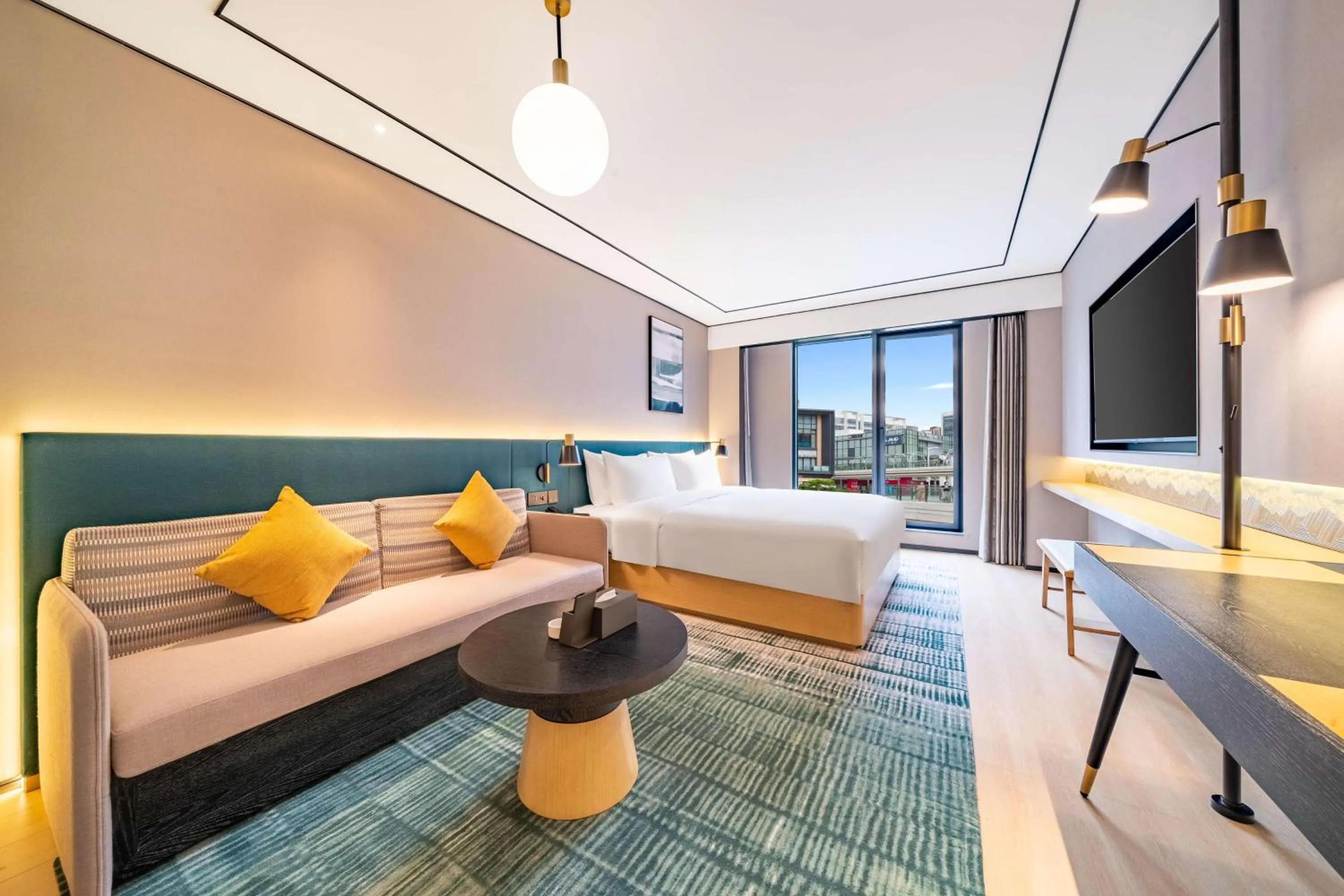 Living room, Bed in Hilton Garden Inn Chengdu Kuanzhai Alley