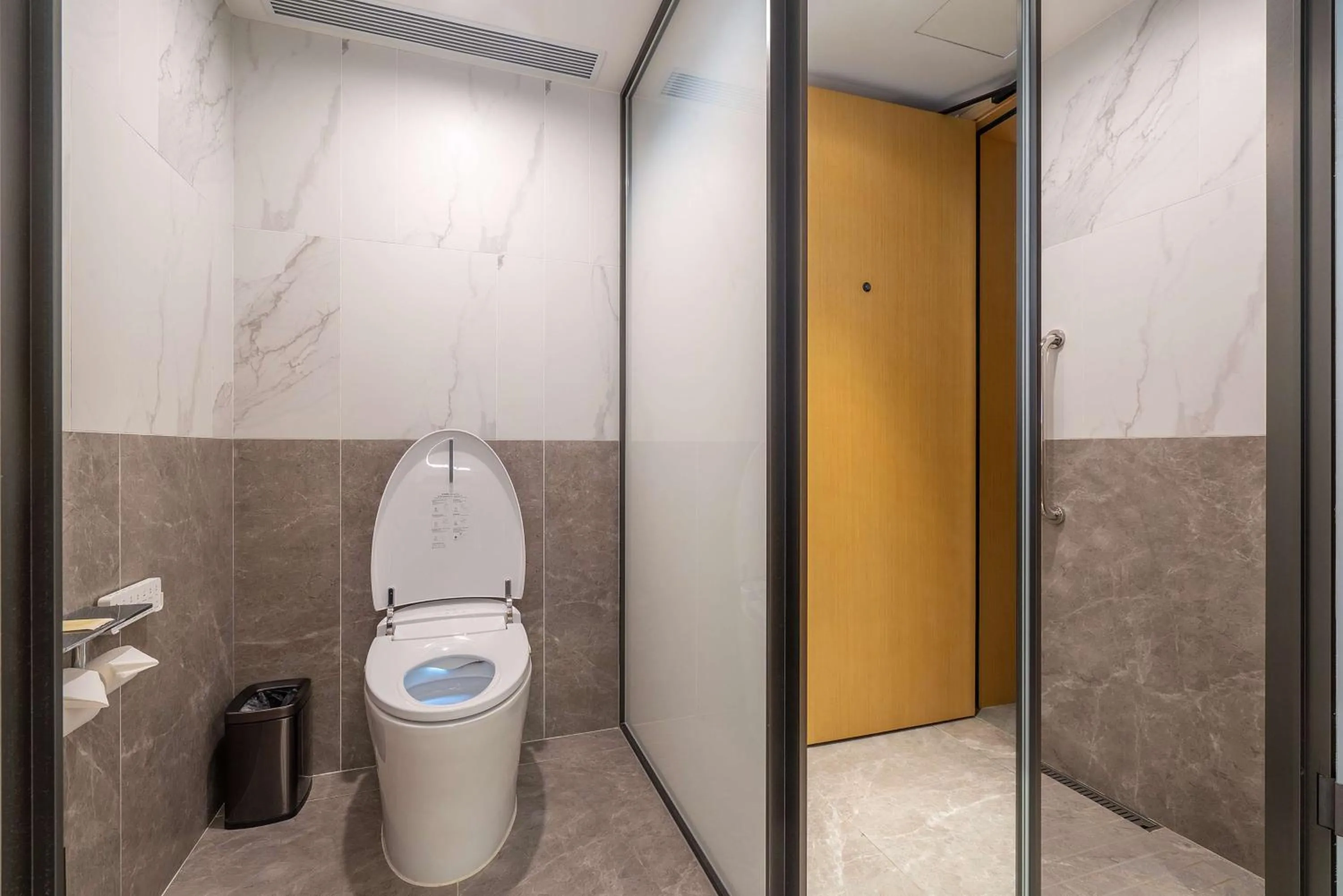 Bathroom in Hilton Garden Inn Chengdu Kuanzhai Alley