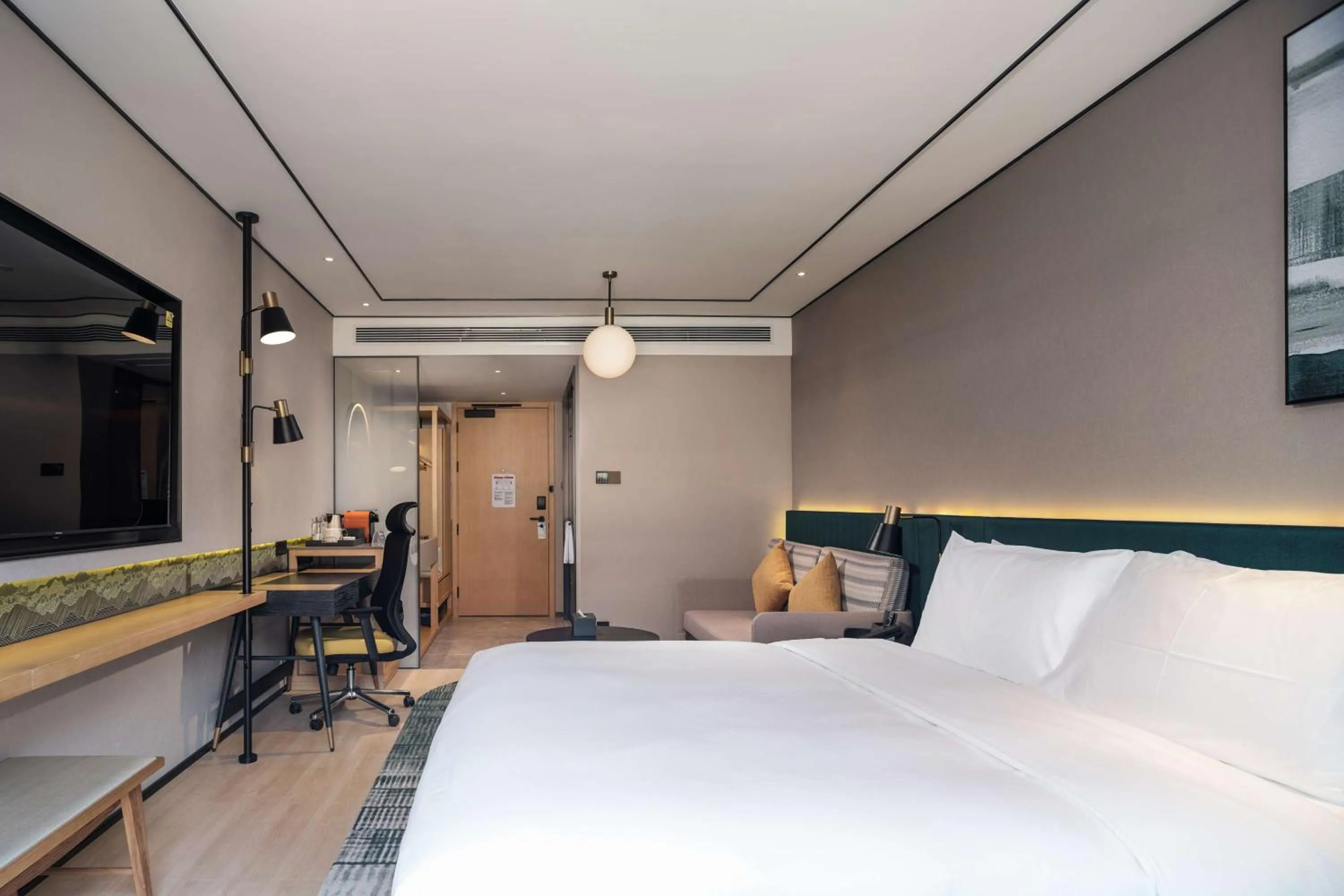 Bedroom, Bed in Hilton Garden Inn Chengdu Kuanzhai Alley