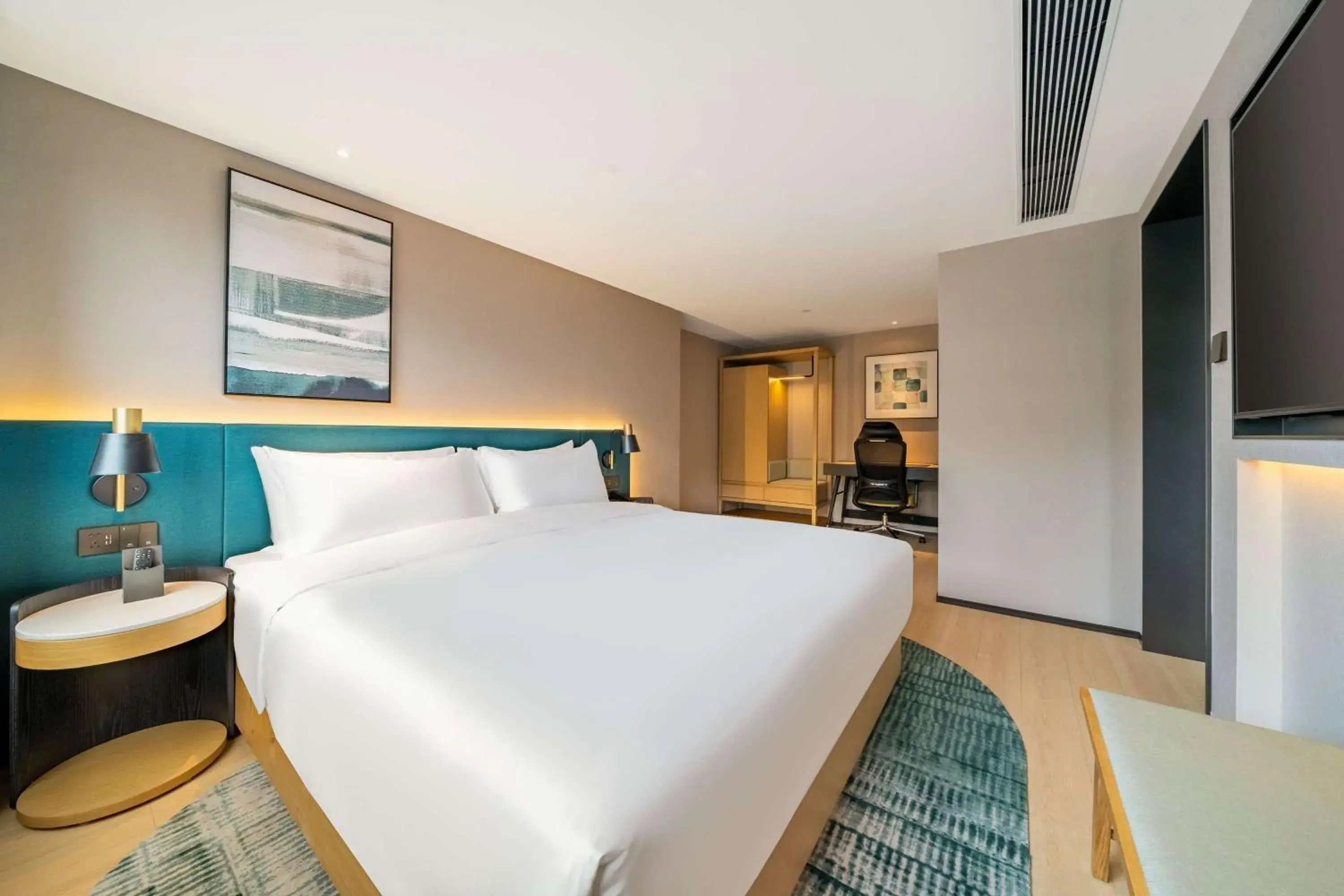 Bedroom, Bed in Hilton Garden Inn Chengdu Kuanzhai Alley Bedroom, Bed in Hilton Garden Inn Chengdu Kuanzhai Alley