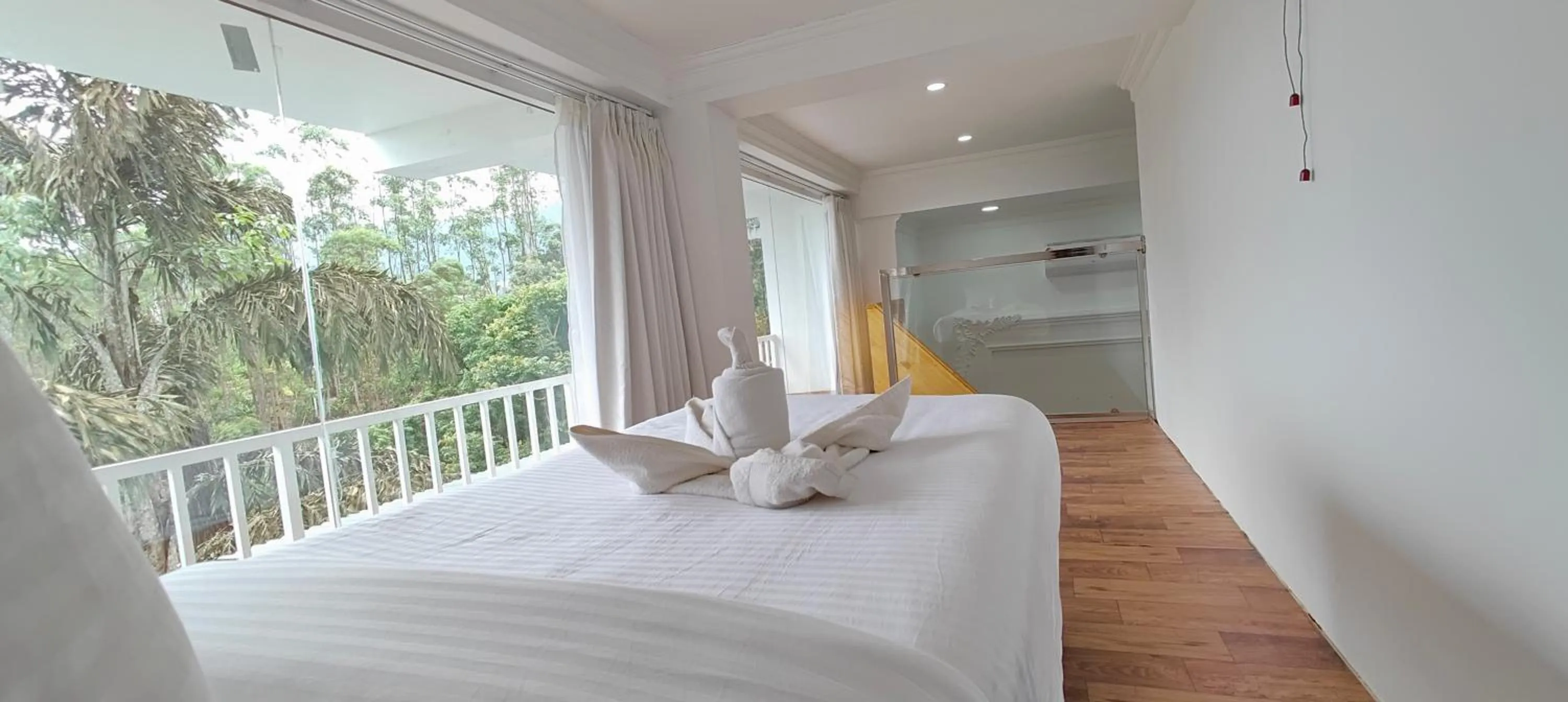 Bed in HOTEL WHITE HOUSE, Munnar