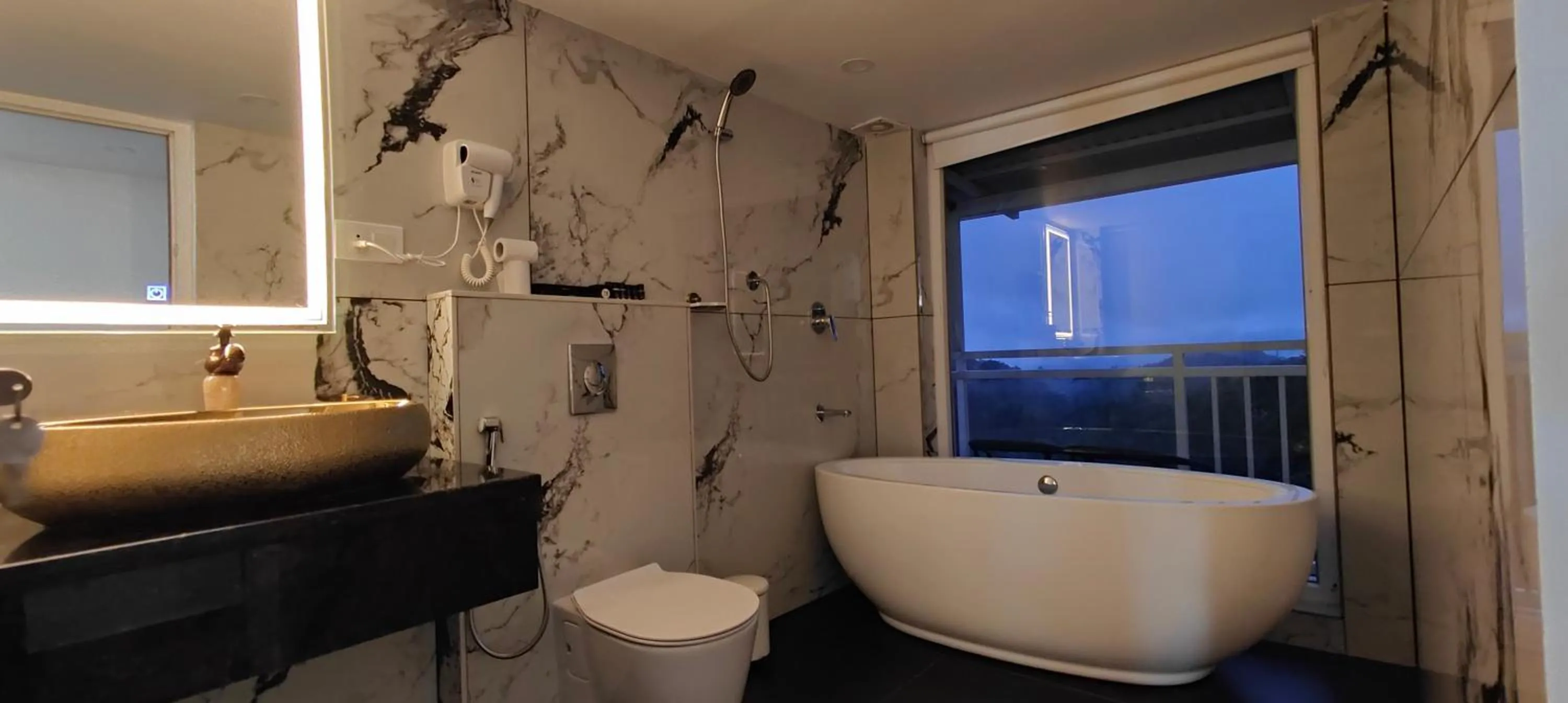 Bathroom in HOTEL WHITE HOUSE, Munnar