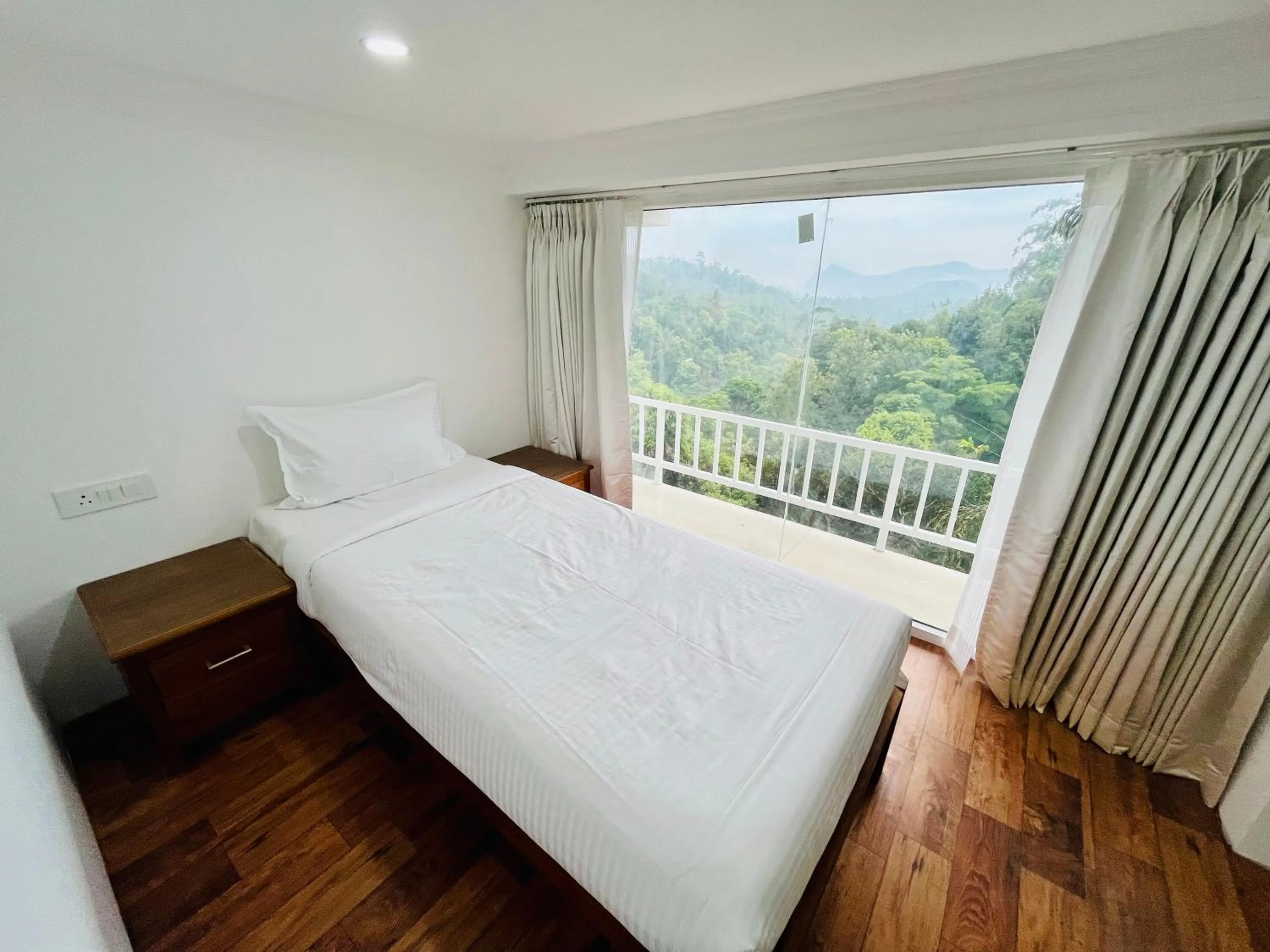 Bed in HOTEL WHITE HOUSE, Munnar