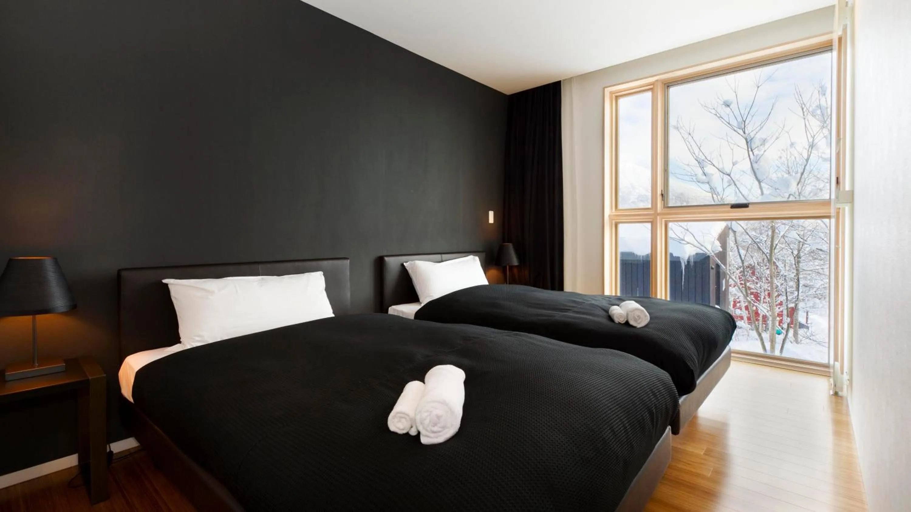 Bathroom, Bed in Forest Estate