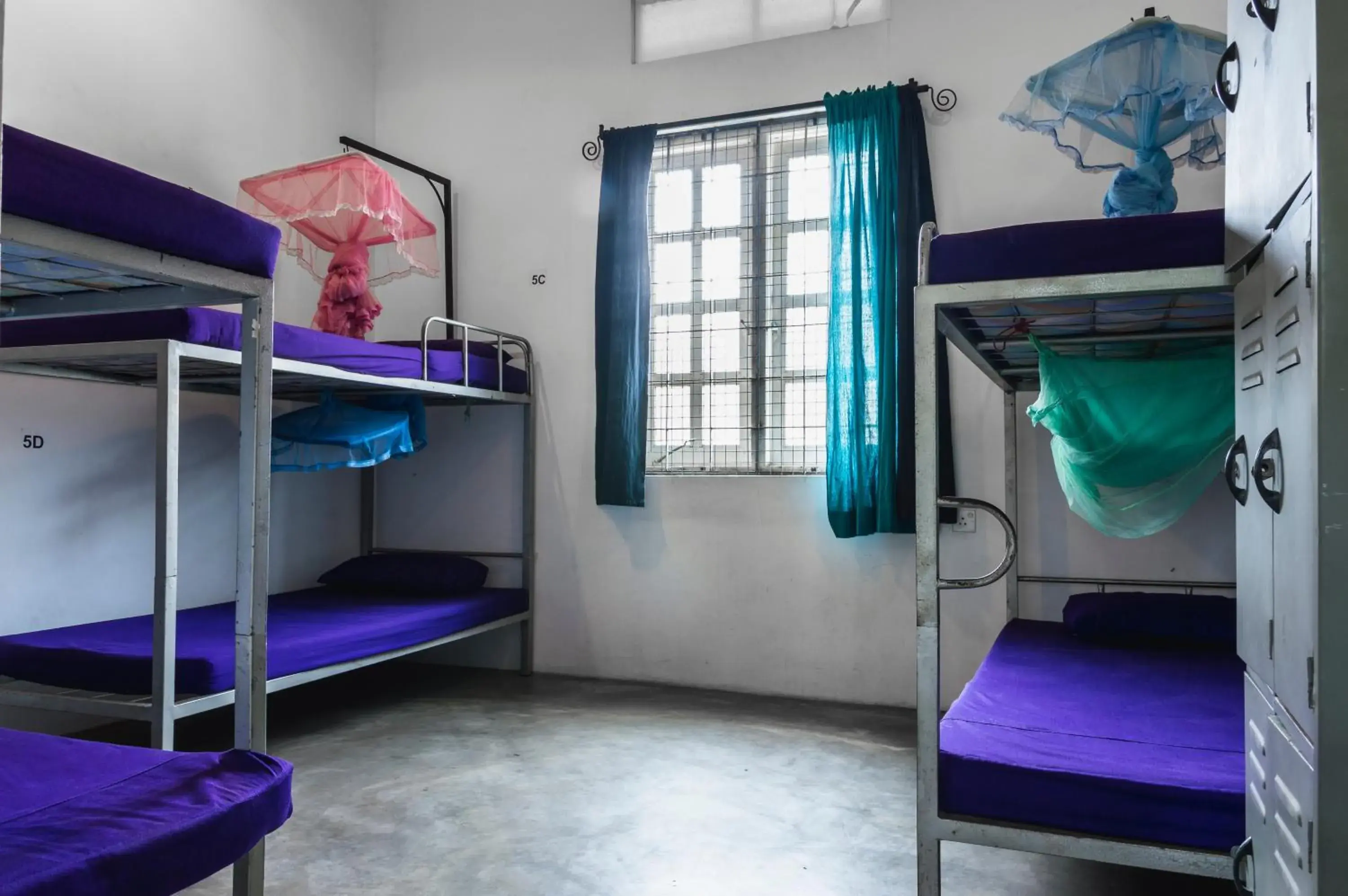 Bed in 6-Bed Female Dormitory Room in Colombo Beach Hostel Bed in 6-Bed Female Dormitory Room in Colombo Beach Hostel