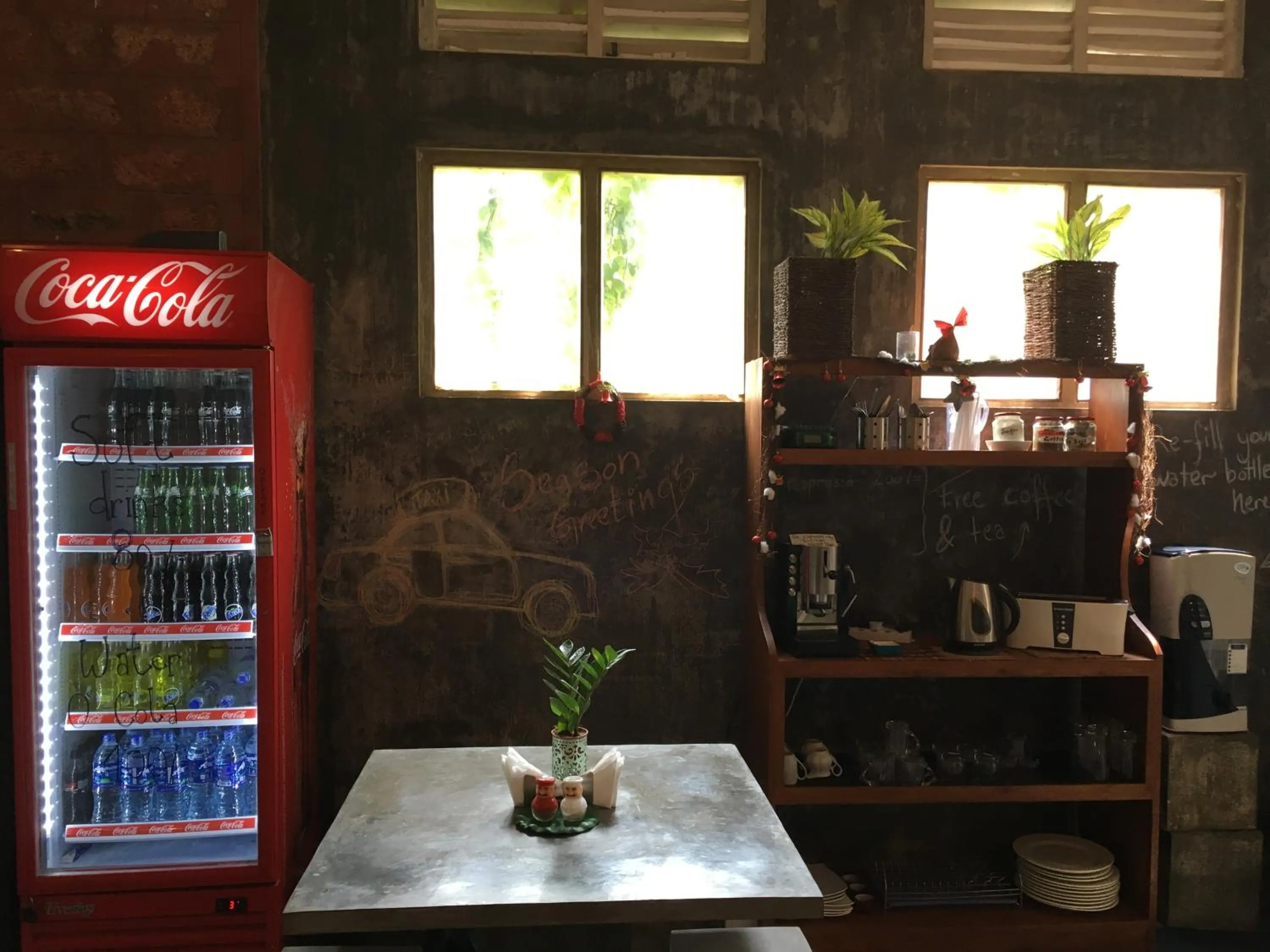 Communal lounge/ TV room in Colombo Beach Hostel