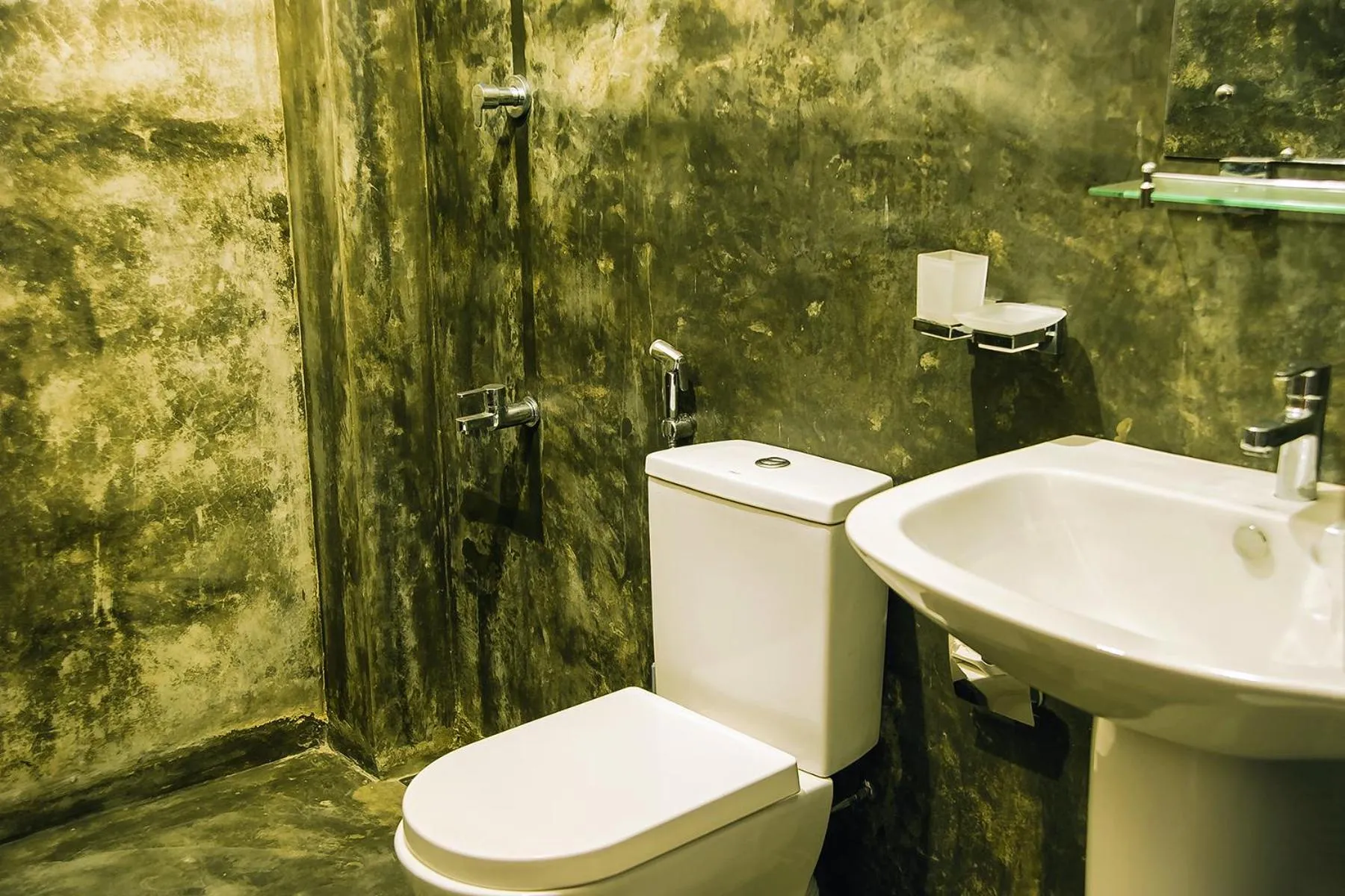 Shower in Colombo Beach Hostel