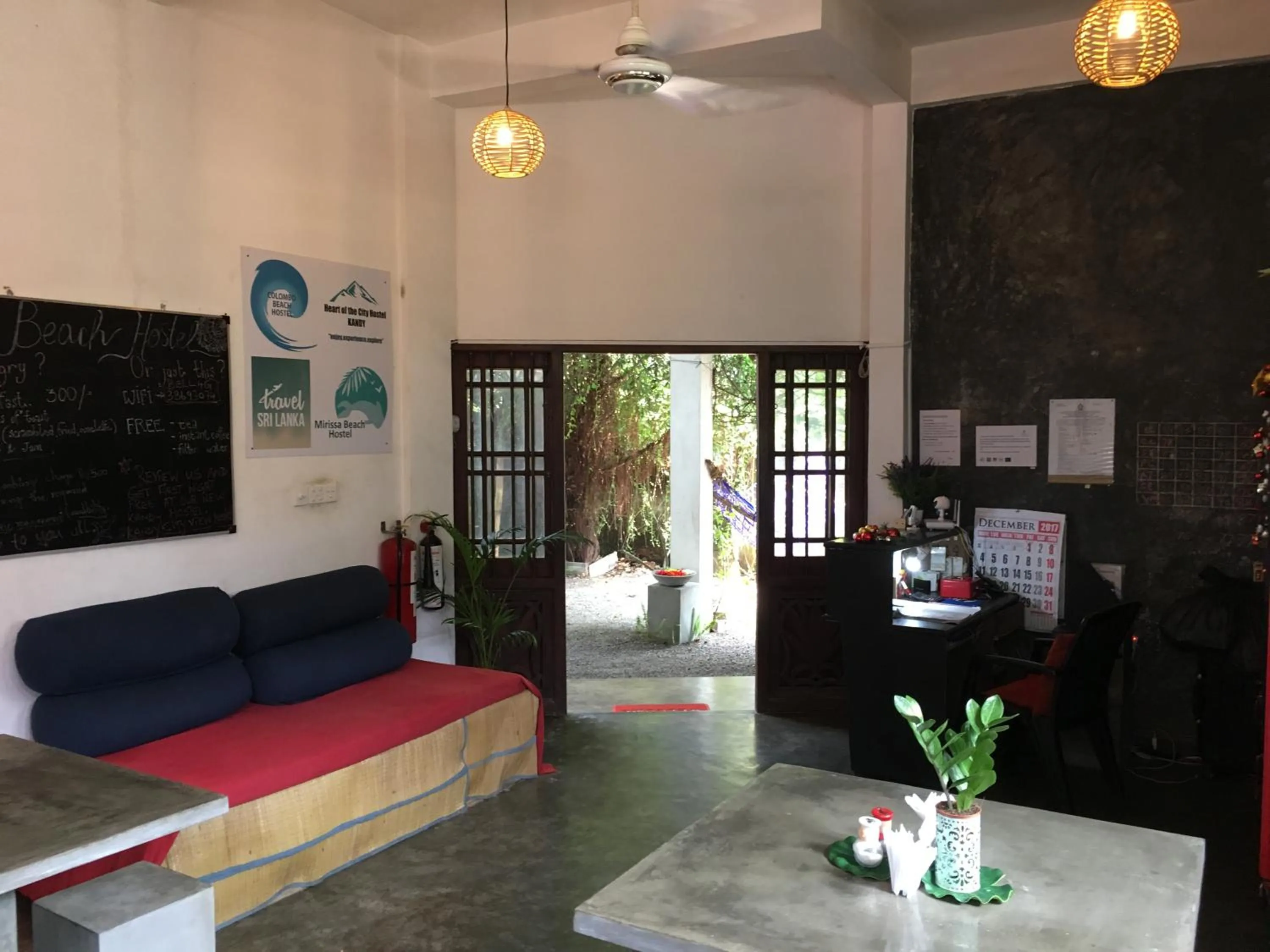 Communal lounge/ TV room, Bed in Colombo Beach Hostel