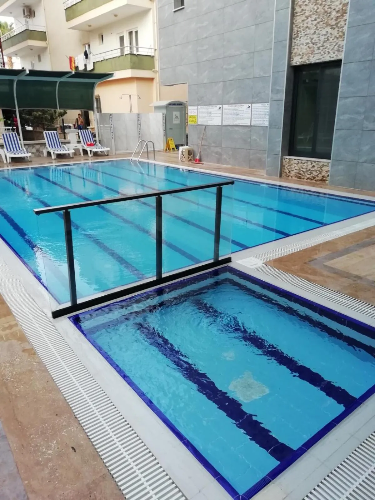 Swimming pool in Akdeniz Yaşam Otel