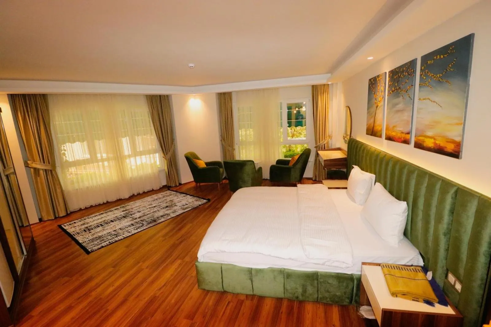 Photo of the whole room, Bed in Grand Luxury