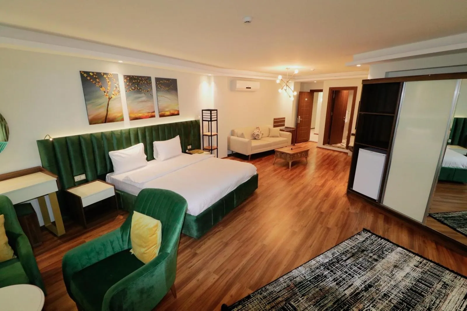 Photo of the whole room, Bed in Grand Luxury