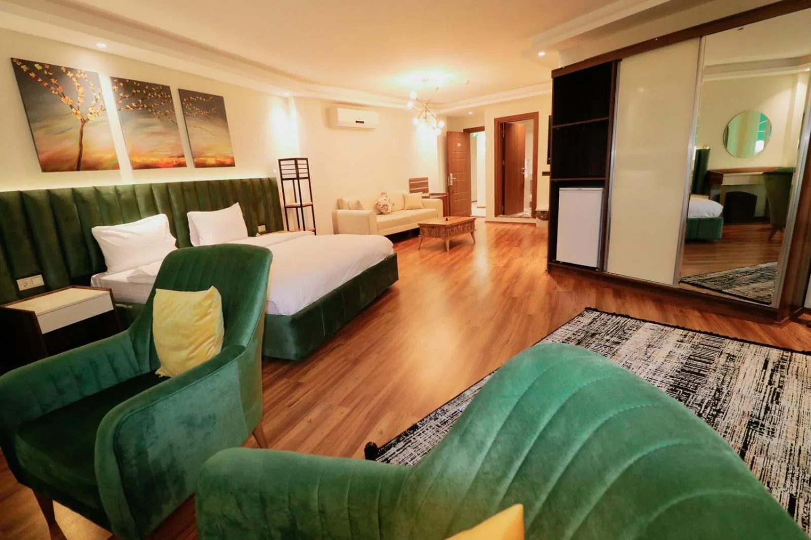 Photo of the whole room, Bed in Grand Luxury