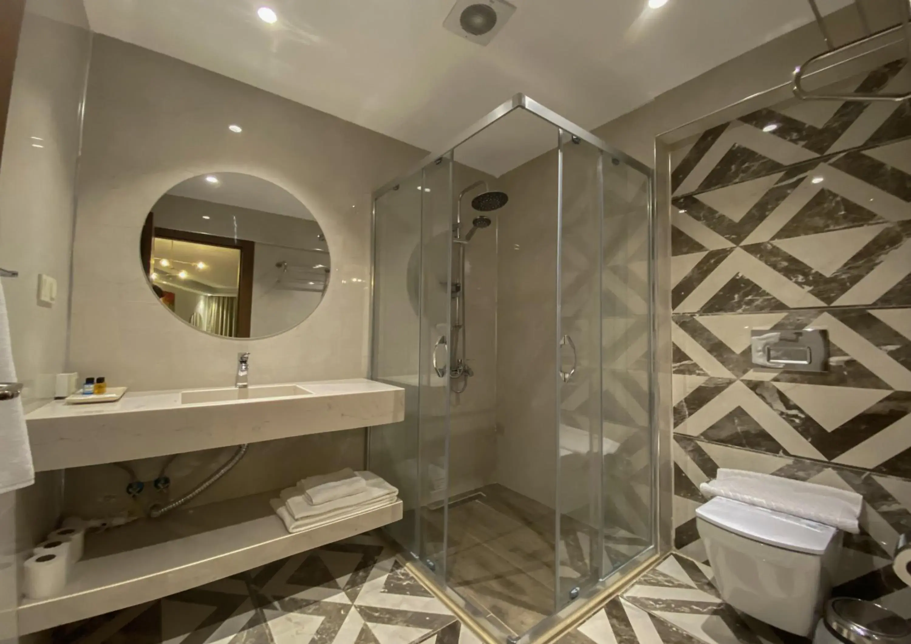 Grand Luxury Grand Luxury