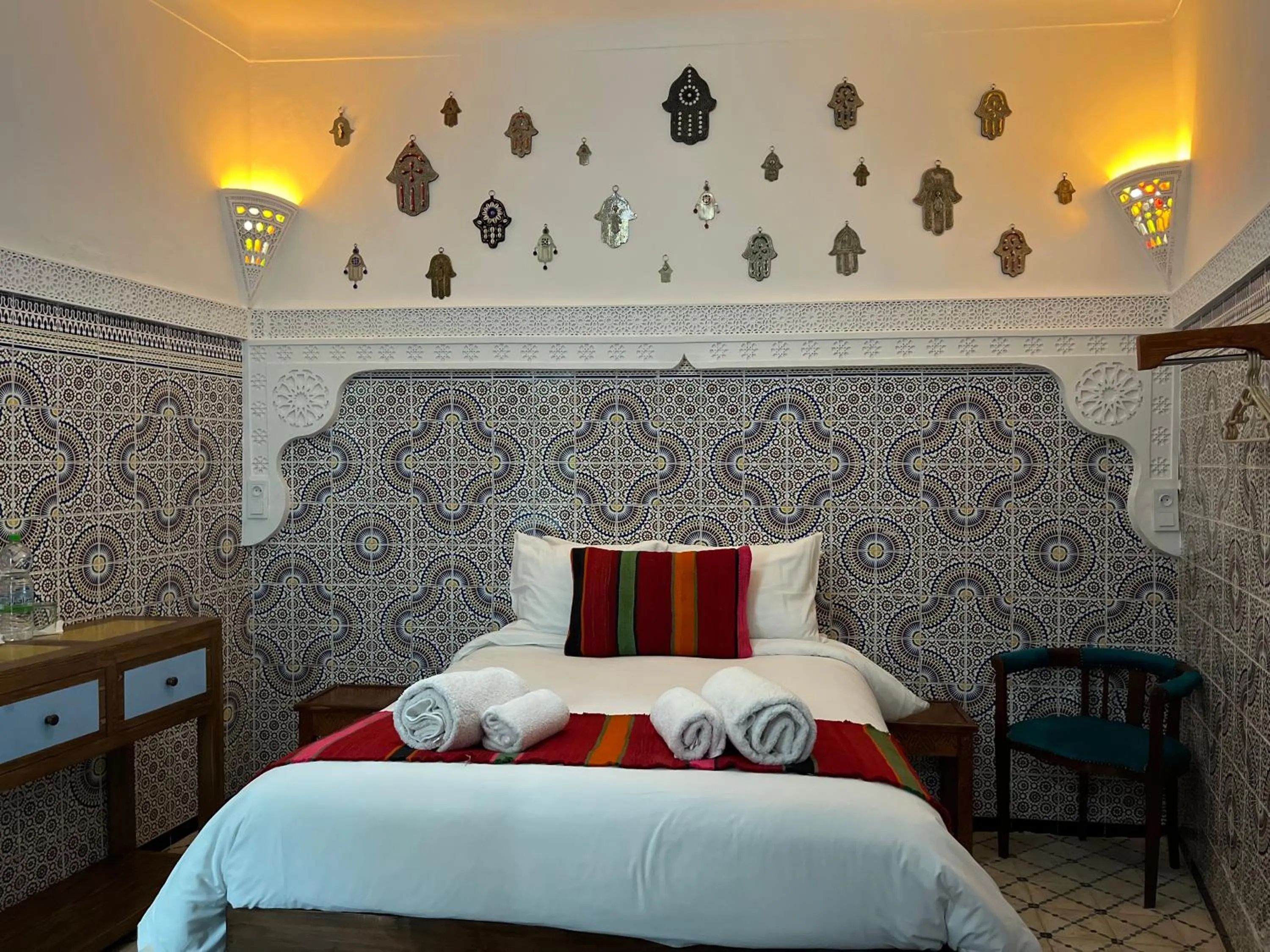 Photo of the whole room, Bed in Riad Imndi