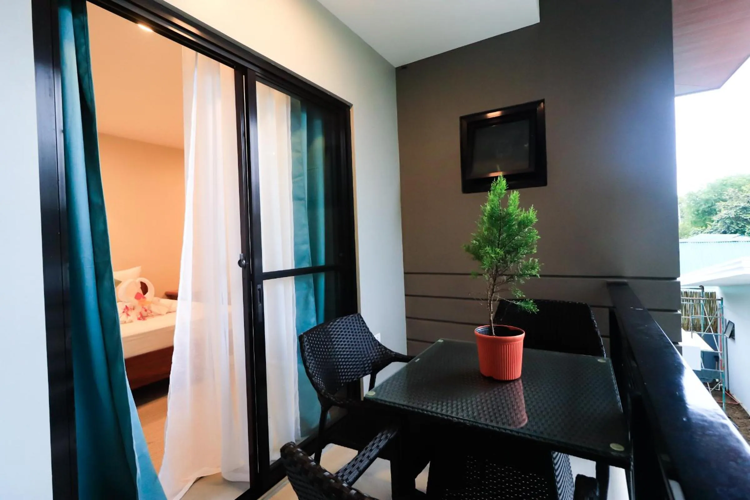 Balcony/Terrace, Bed in Josefina's Tourist Inn