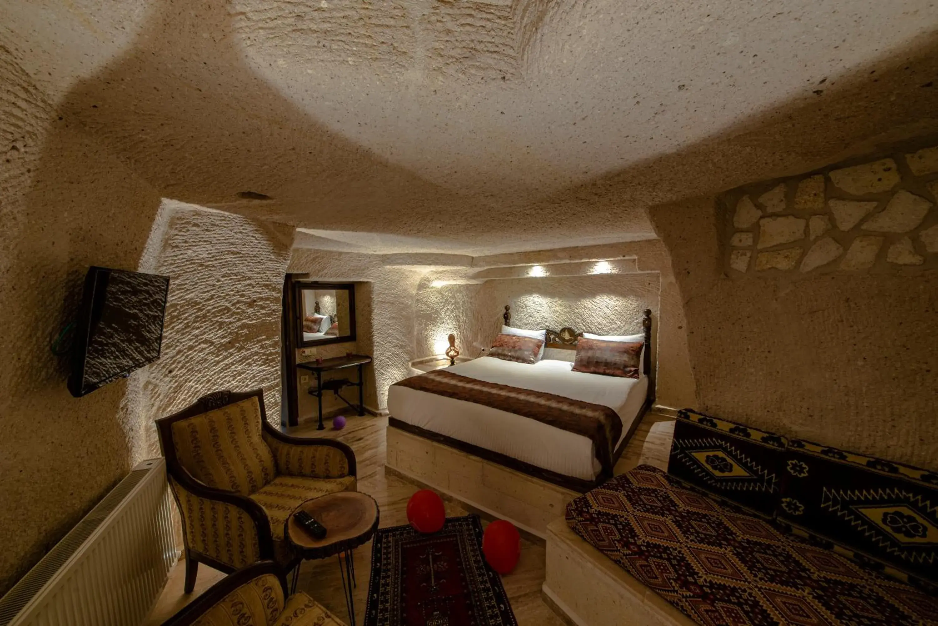 Photo of the whole room, Bed in FARMER CAVE HOUSE Photo of the whole room, Bed in FARMER CAVE HOUSE