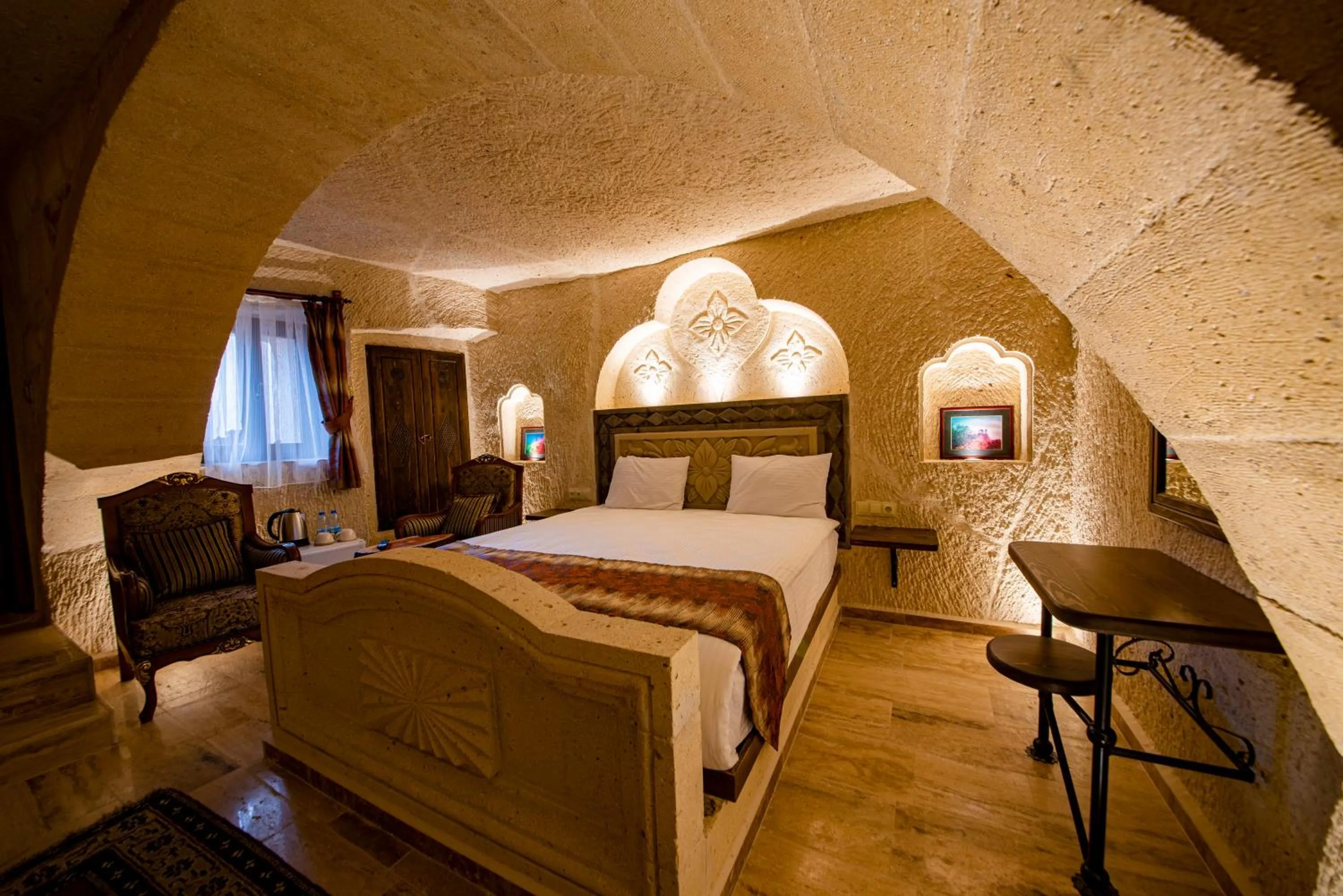 Bed in FARMER CAVE HOUSE