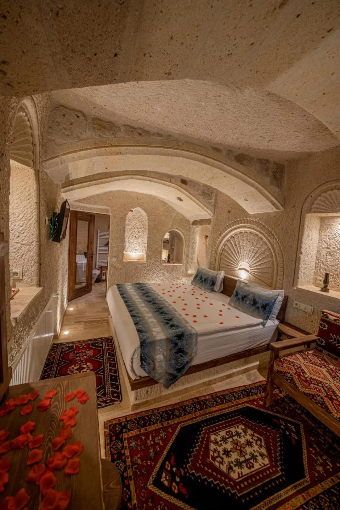 Bed in FARMER CAVE HOUSE