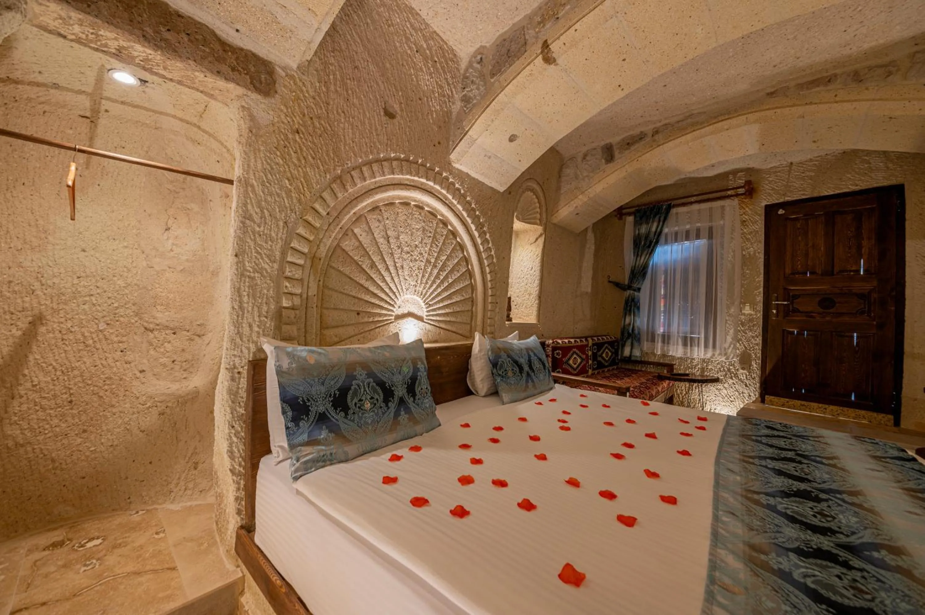 Bed in FARMER CAVE HOUSE