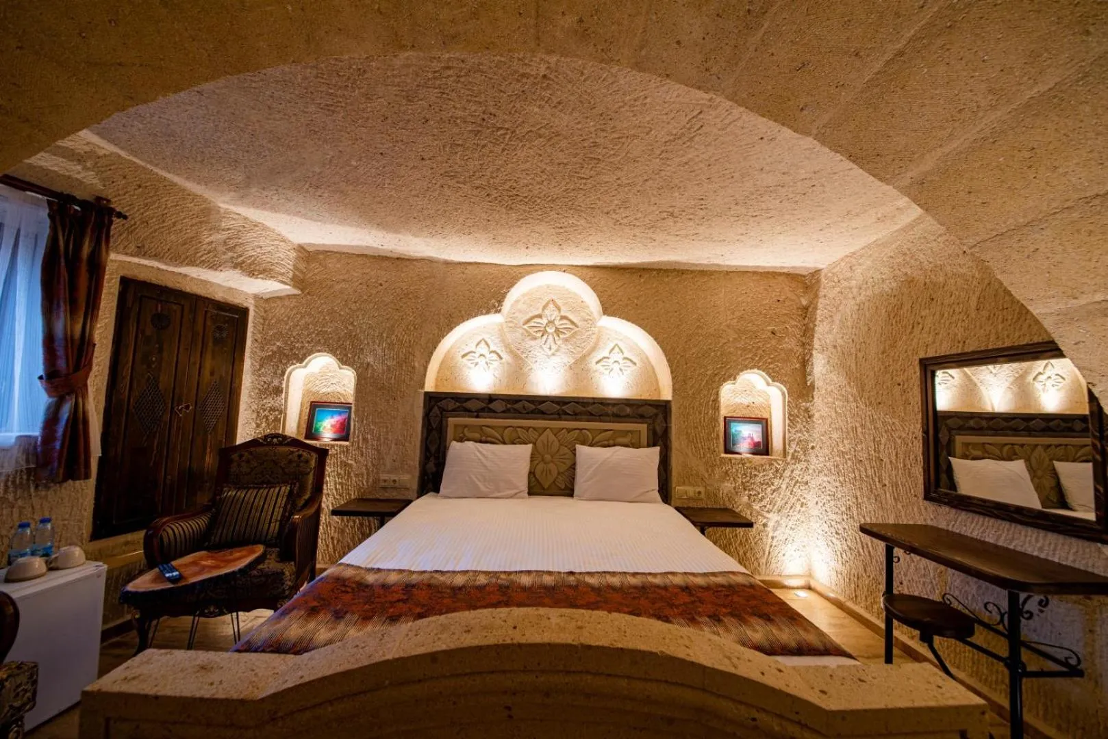 Bed in FARMER CAVE HOUSE