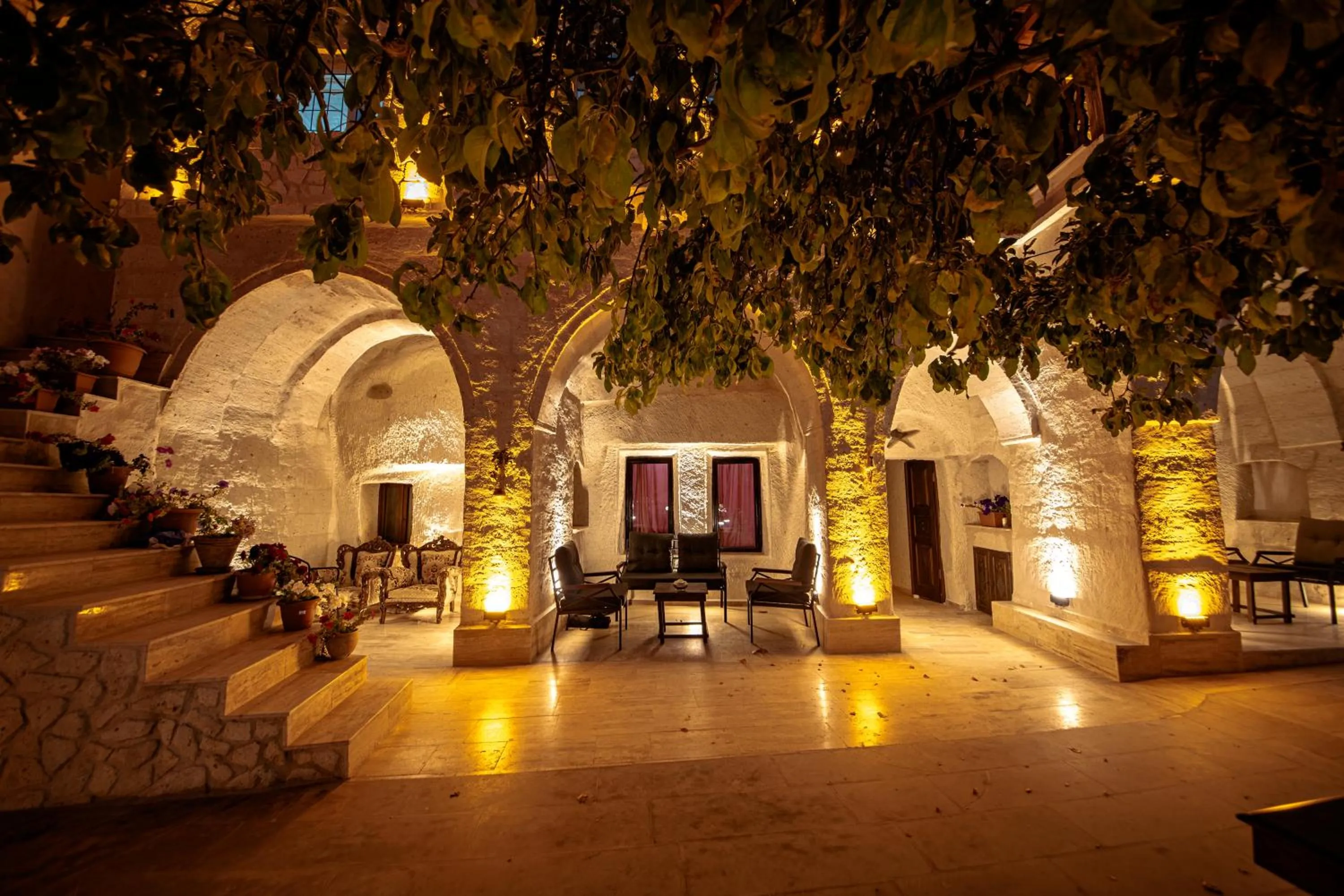 Night in FARMER CAVE HOUSE