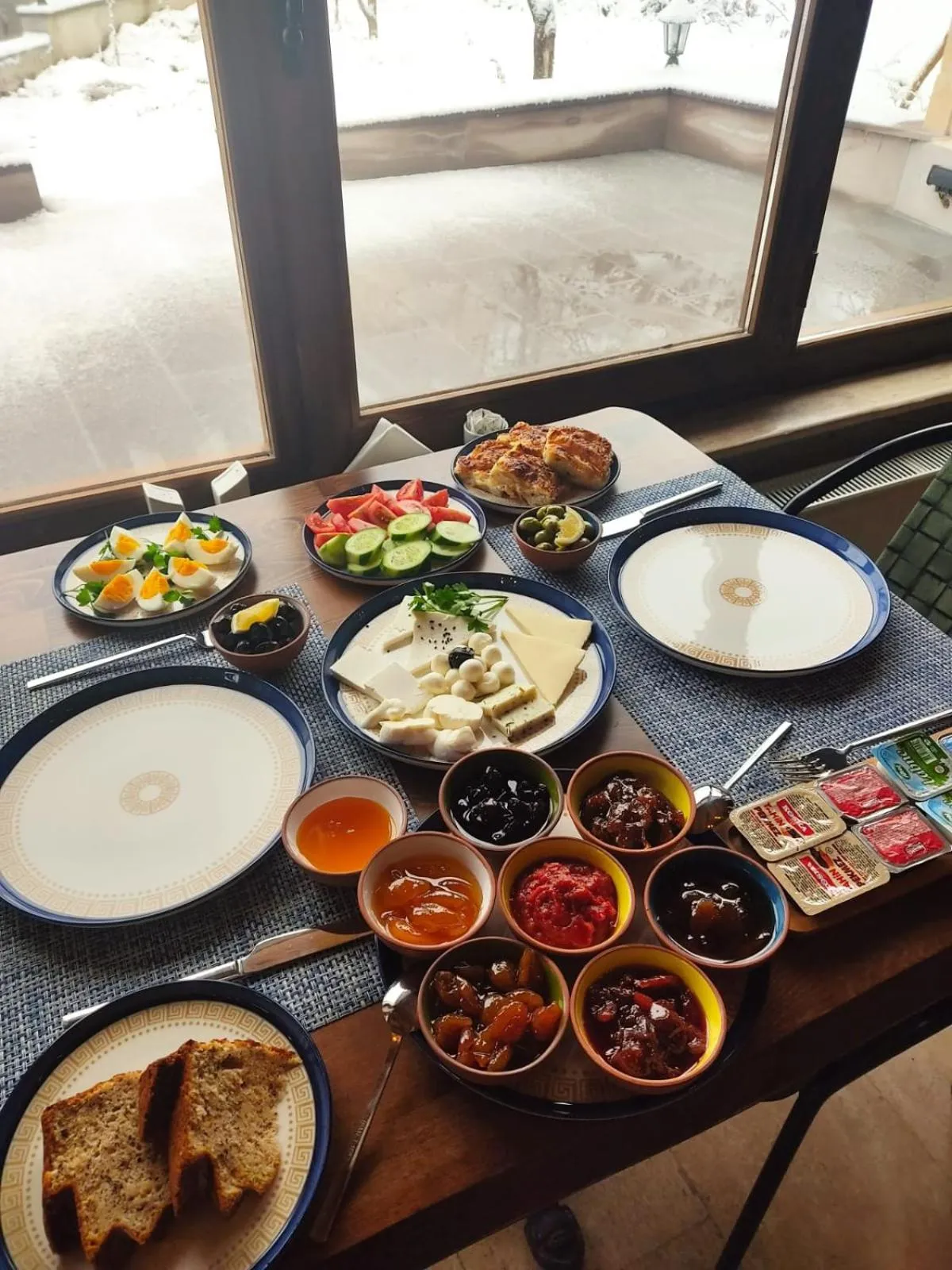 Breakfast in FARMER CAVE HOUSE